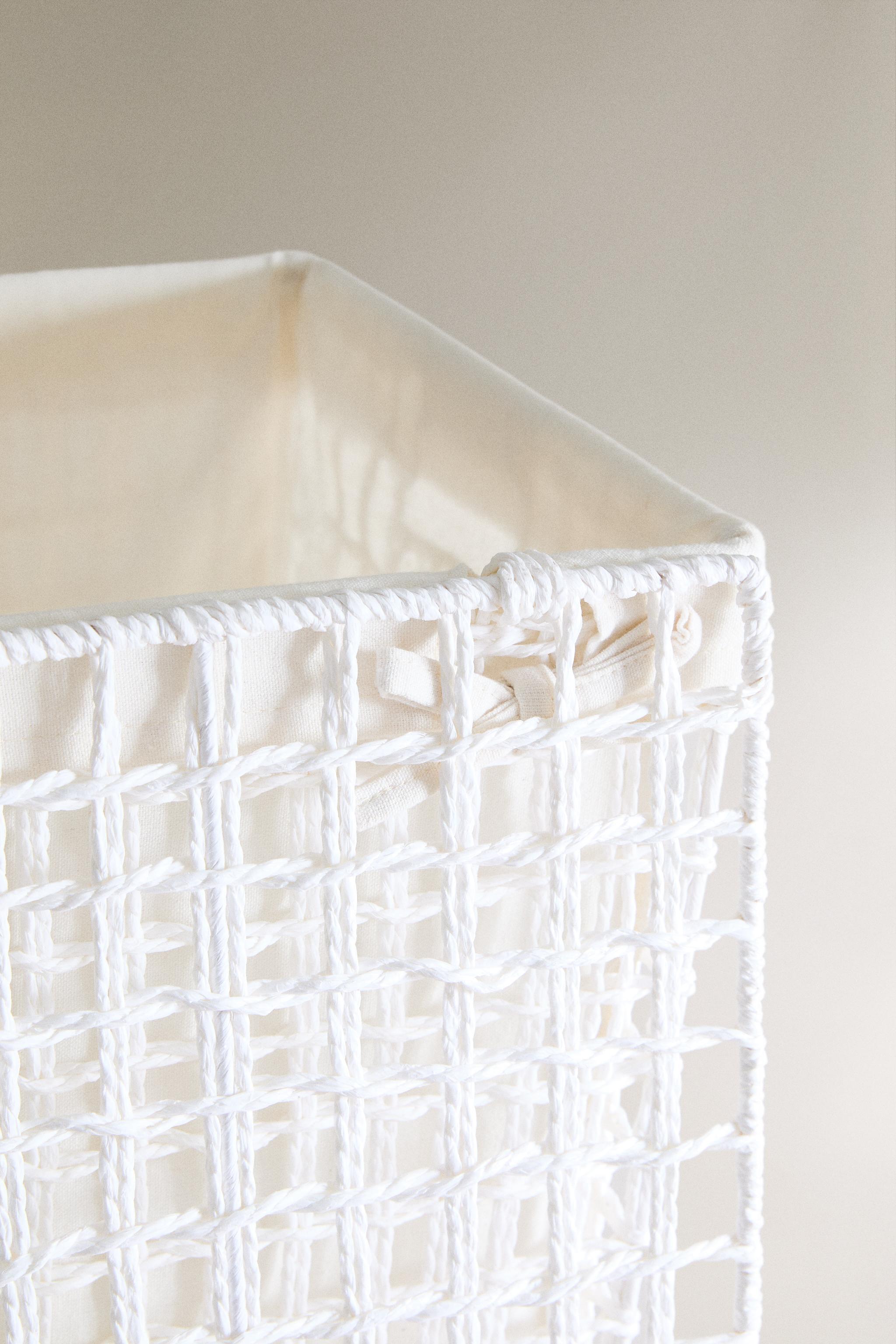 LAUNDRY HAMPER WITH FABRIC LINING