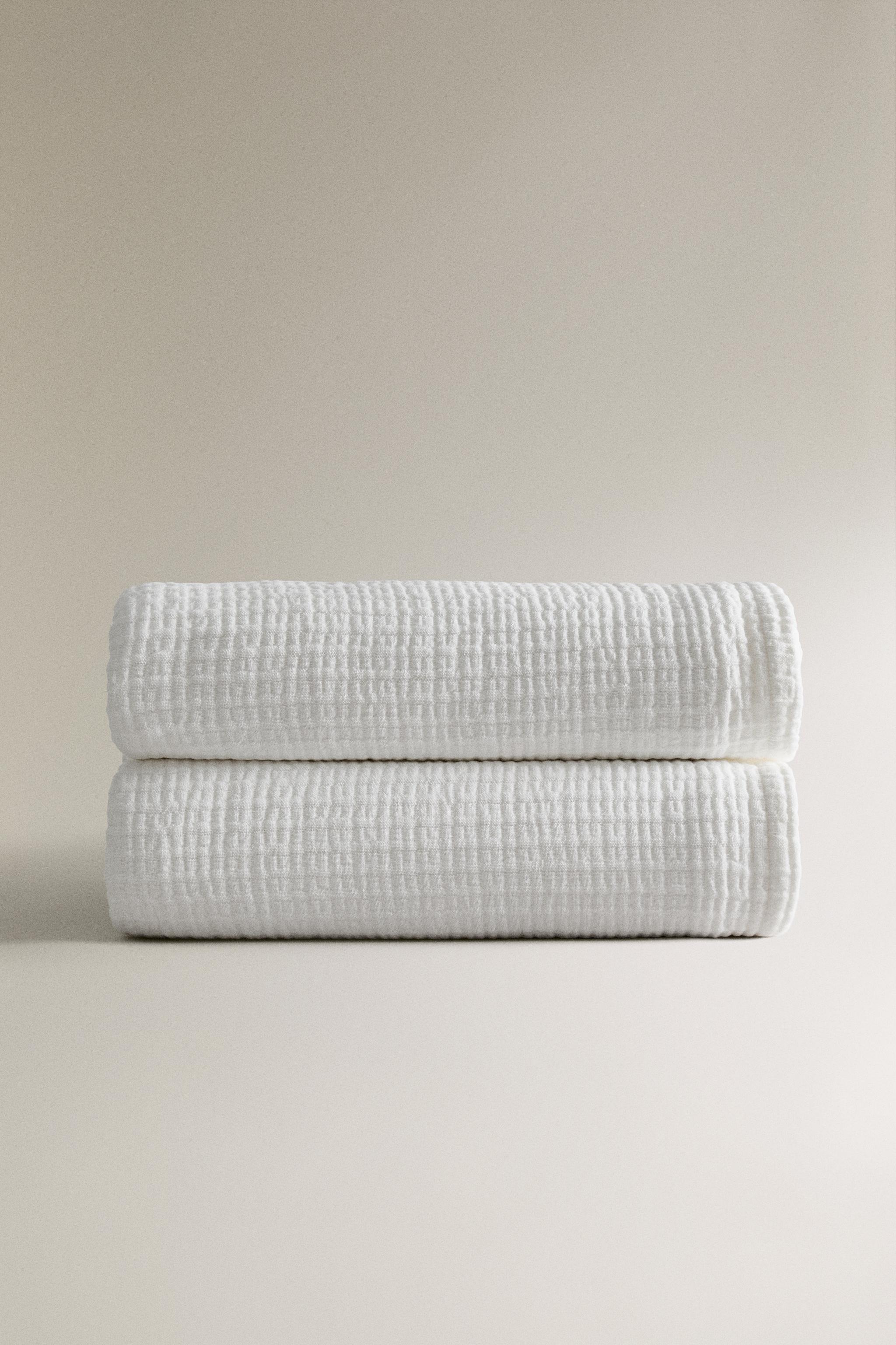 TEXTURED MUSLIN BEDSPREAD