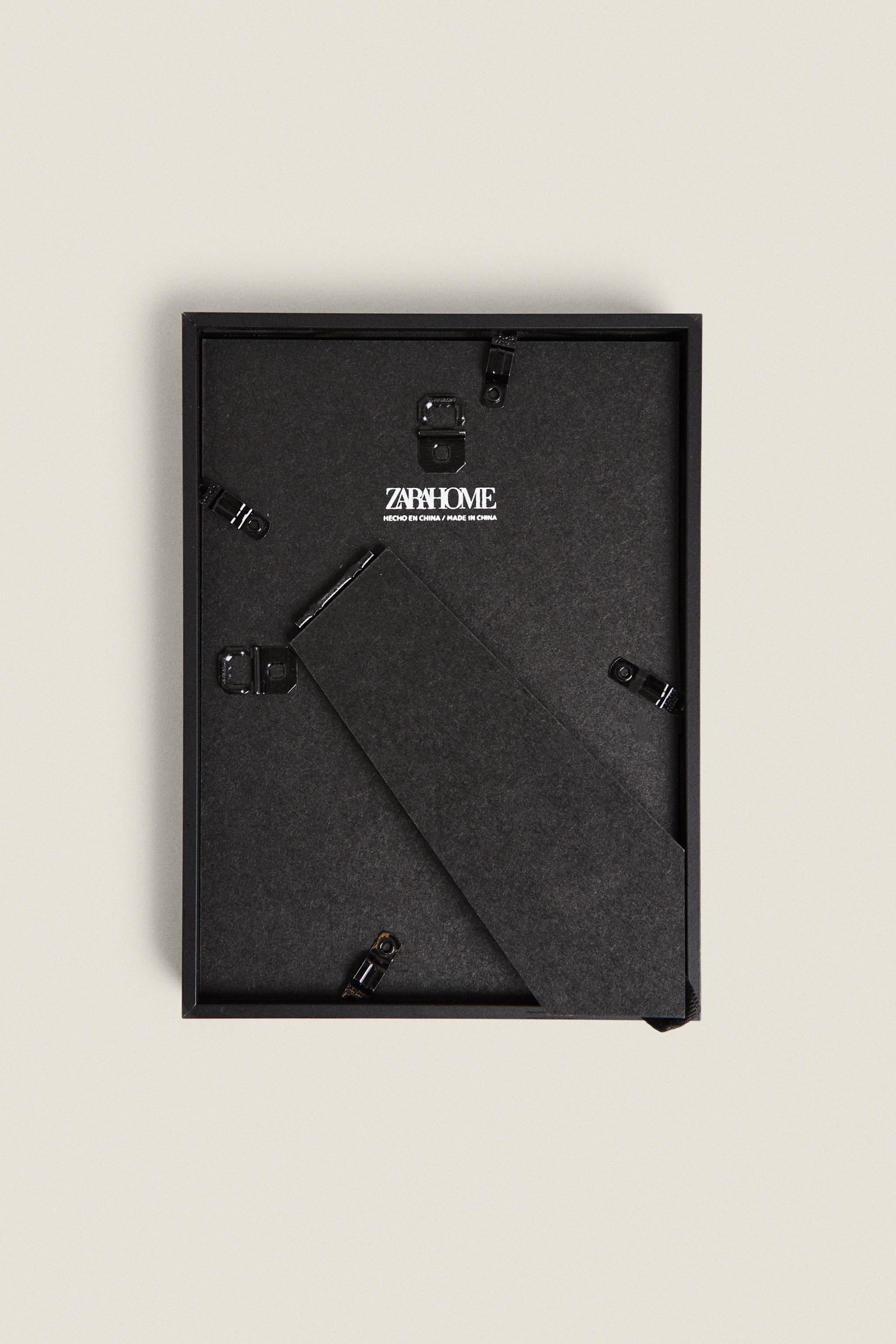 BLACK METAL PICTURE FRAME