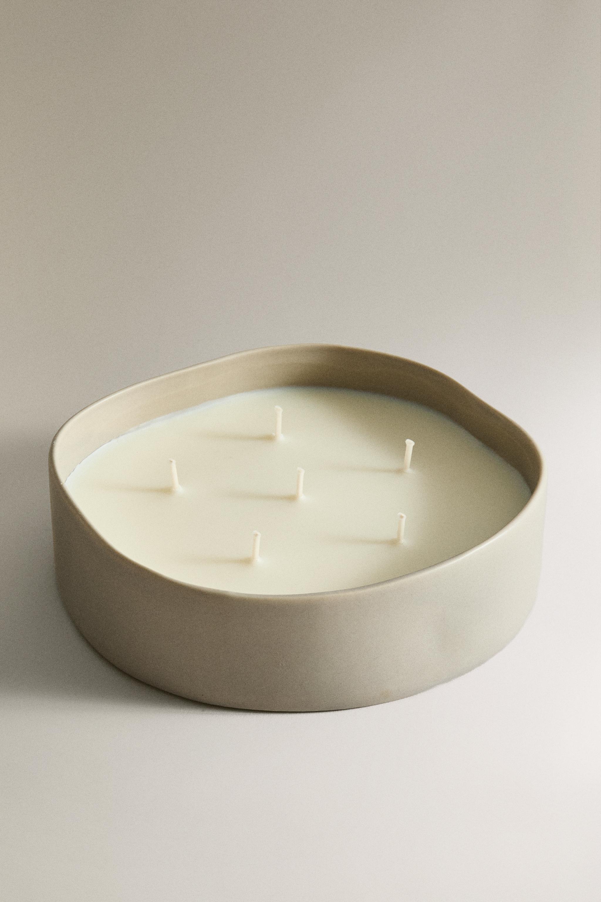 (590 G) FLOR DE NOVIEMBRE SCENTED CANDLE