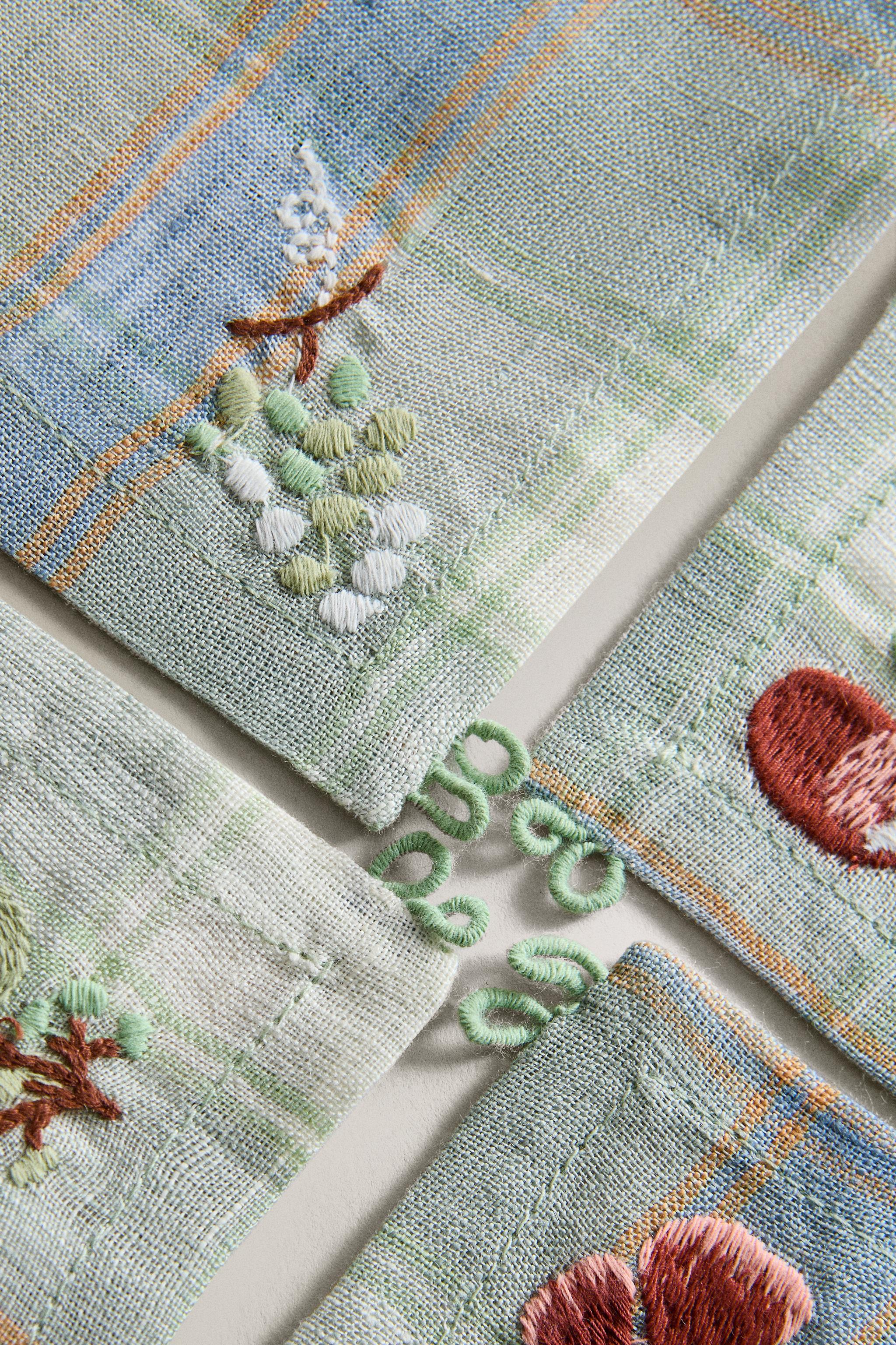 PACK OF CHECK LINEN COASTERS (PACK OF 4)