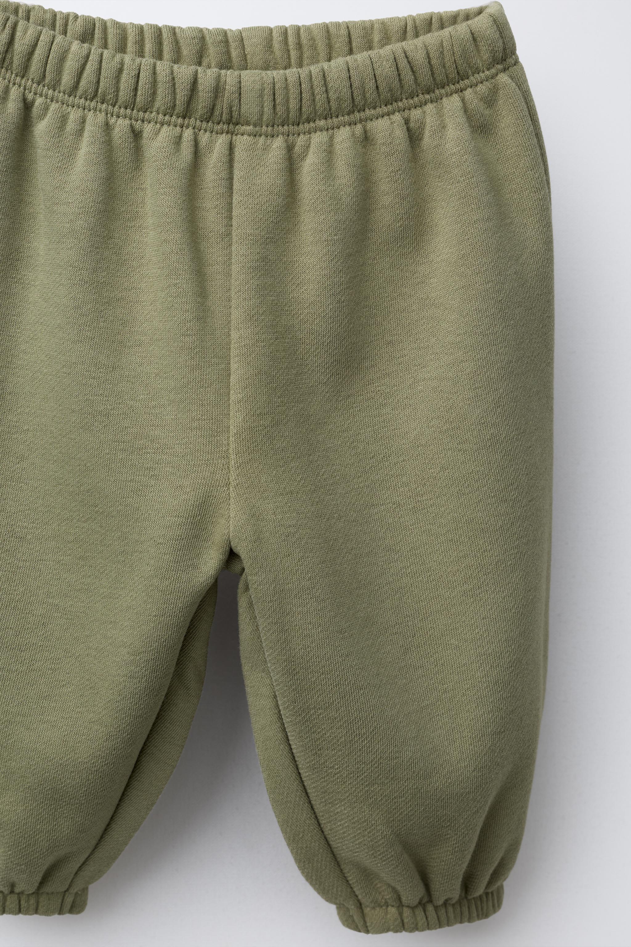 PRINT SWEATSHIRT AND JOGGER SET