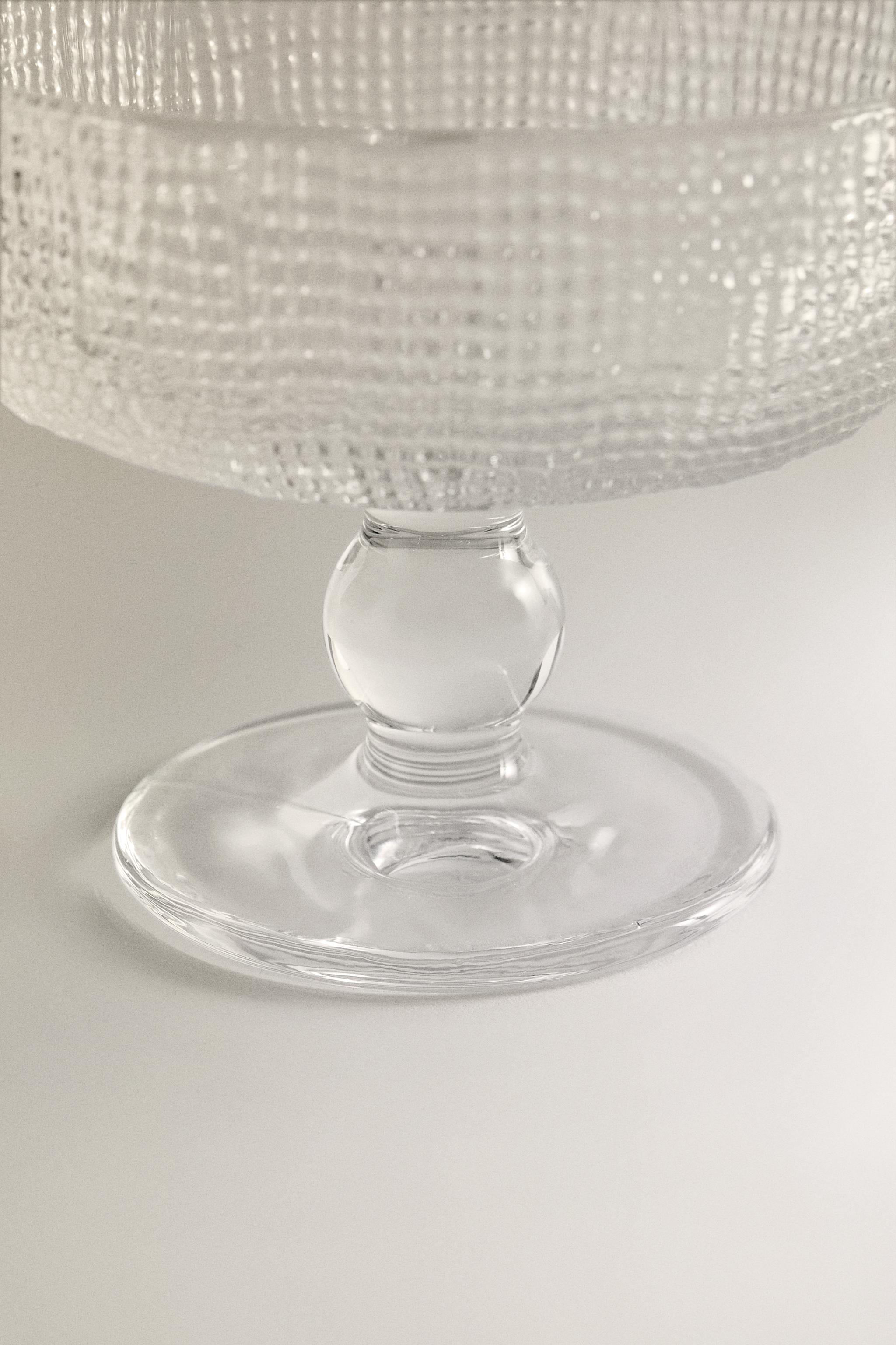 ICE-CREAM CUP GLASS WITH RAISED DESIGN