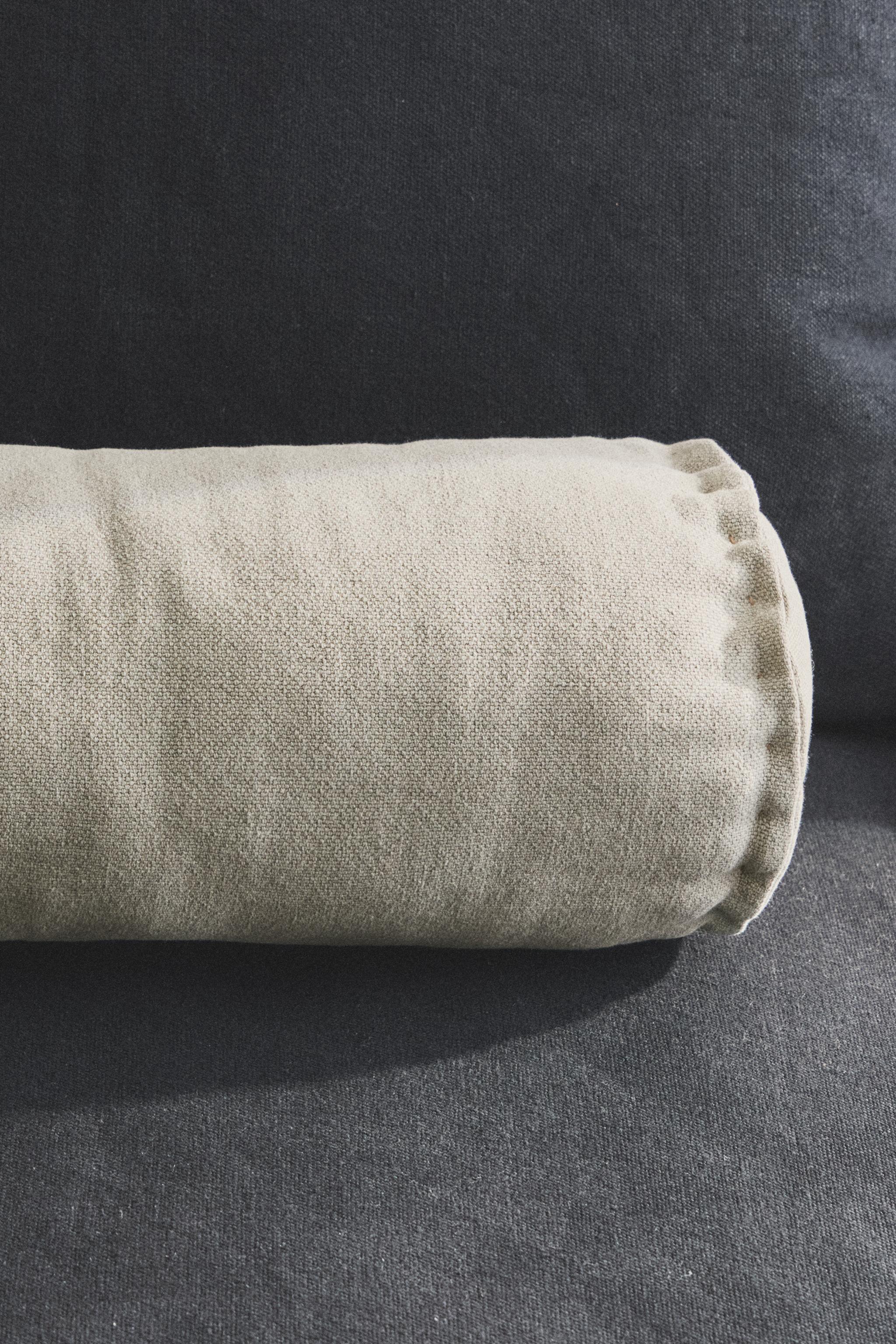 BOLSTER PILLOWS WITH TOPSTITCHING