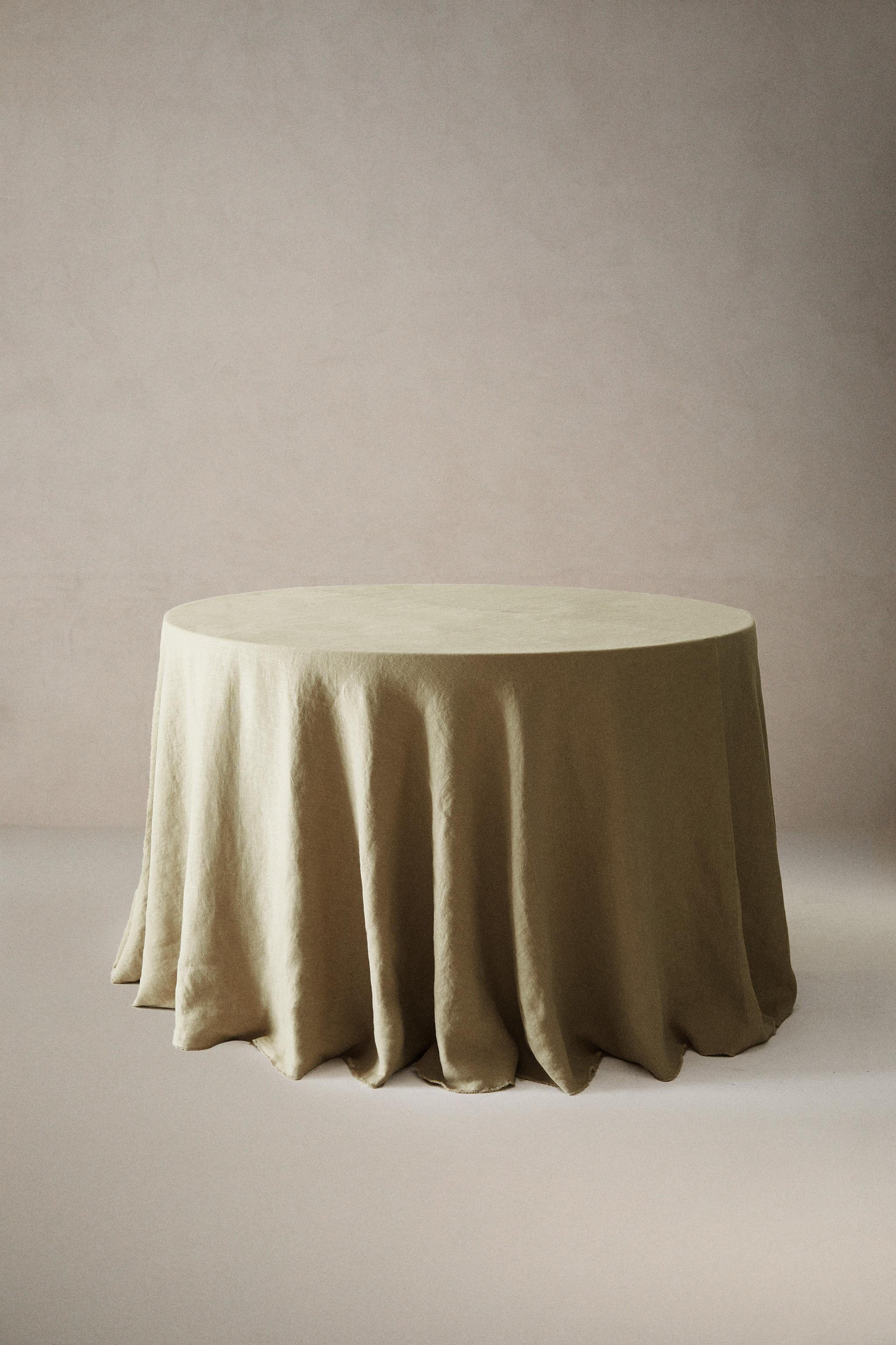 TABLECLOTH 01