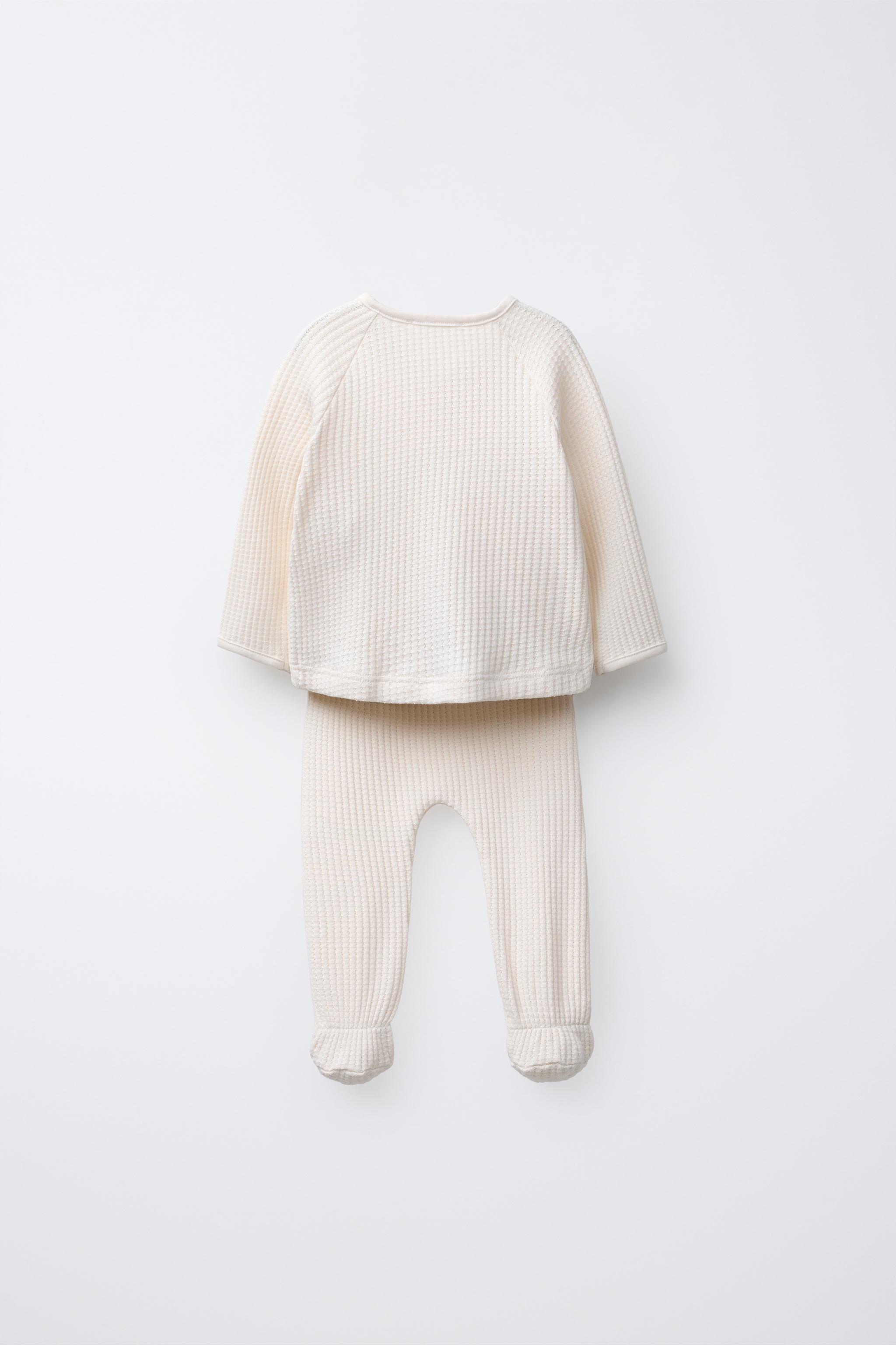 TEXTURED T-SHIRT AND LEGGINGS SET