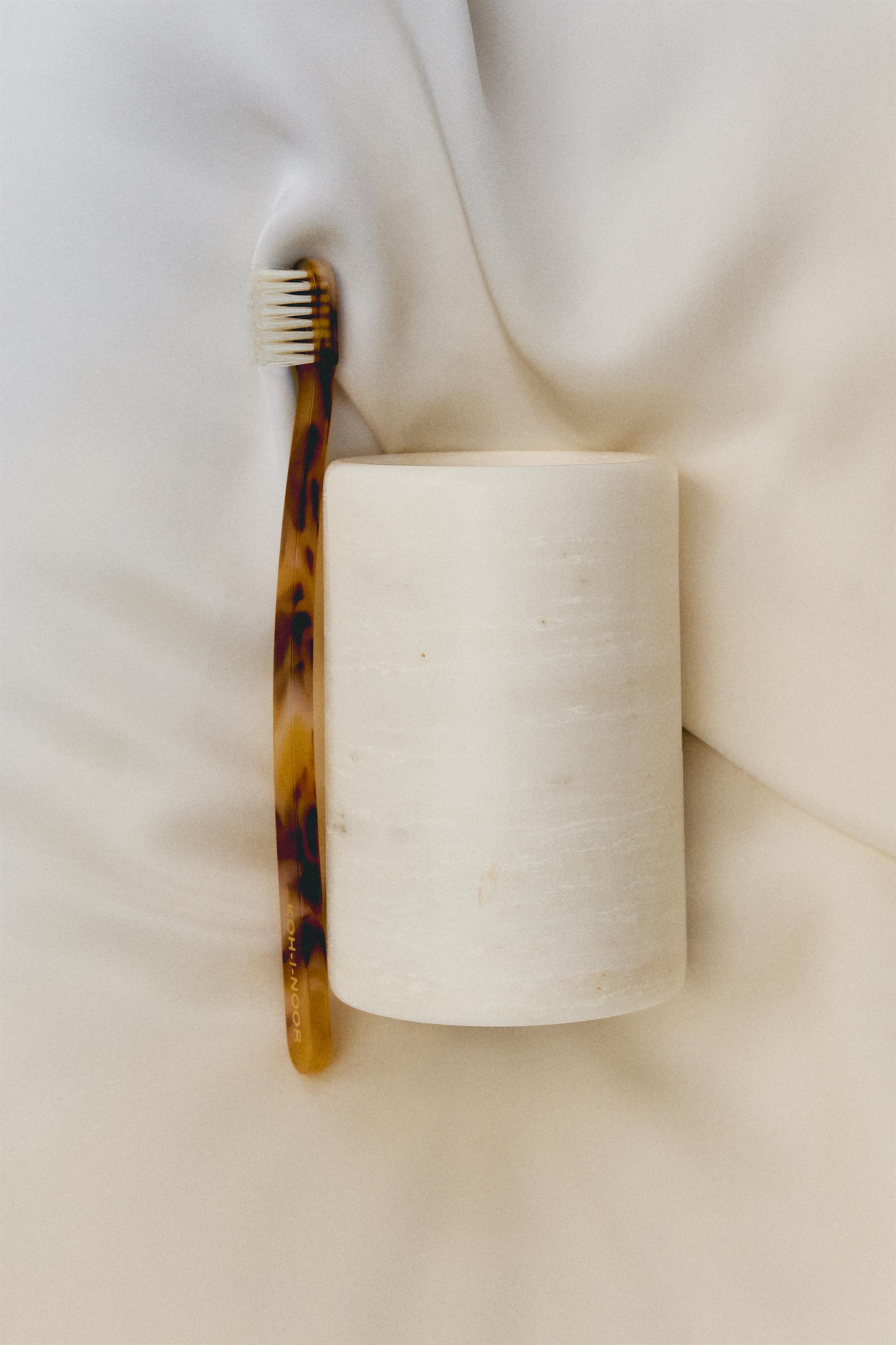 WHITE MARBLE TOOTHBRUSH HOLDER