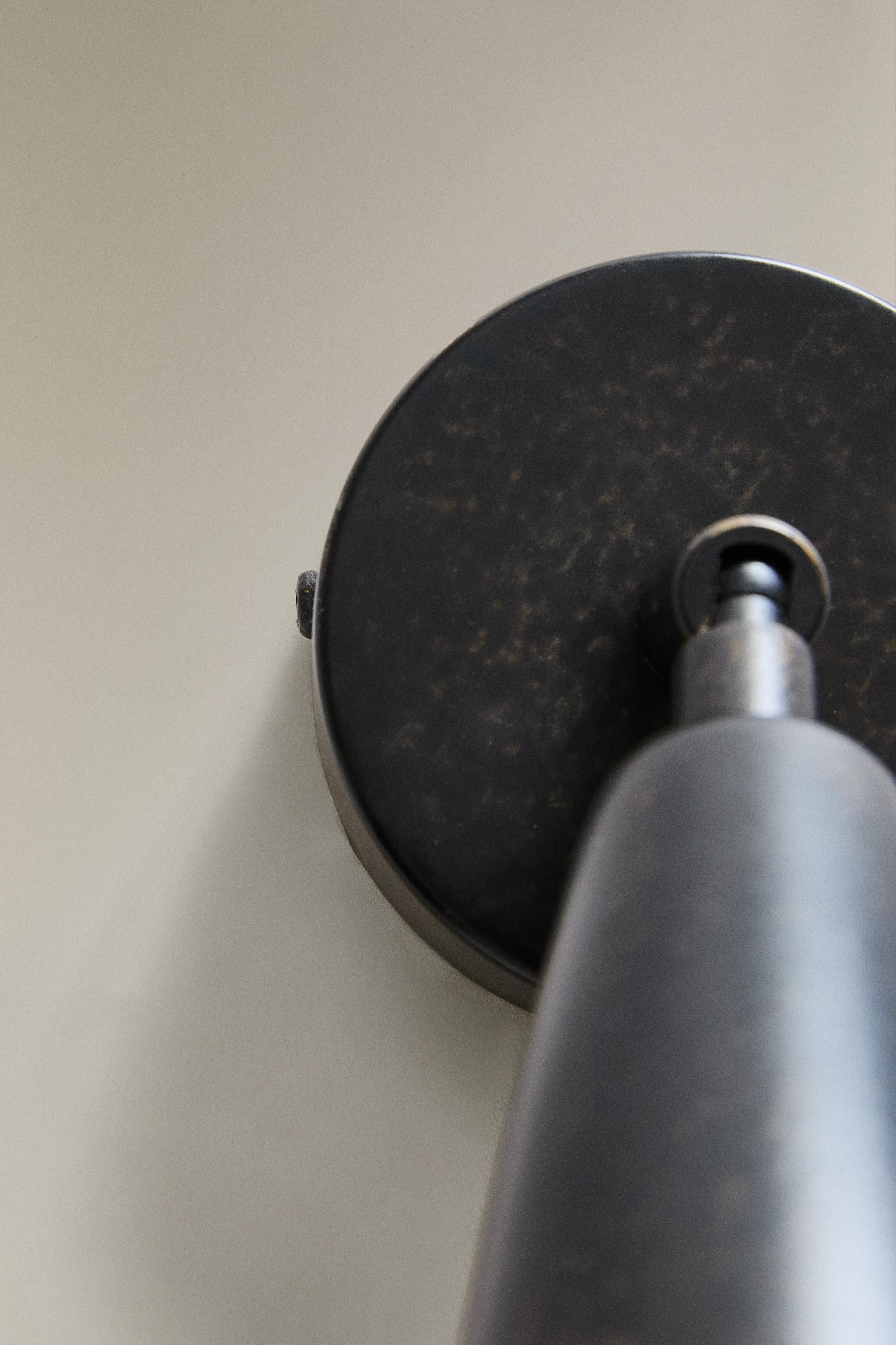 SPOTLIGHT | METAL WALL SCONCE