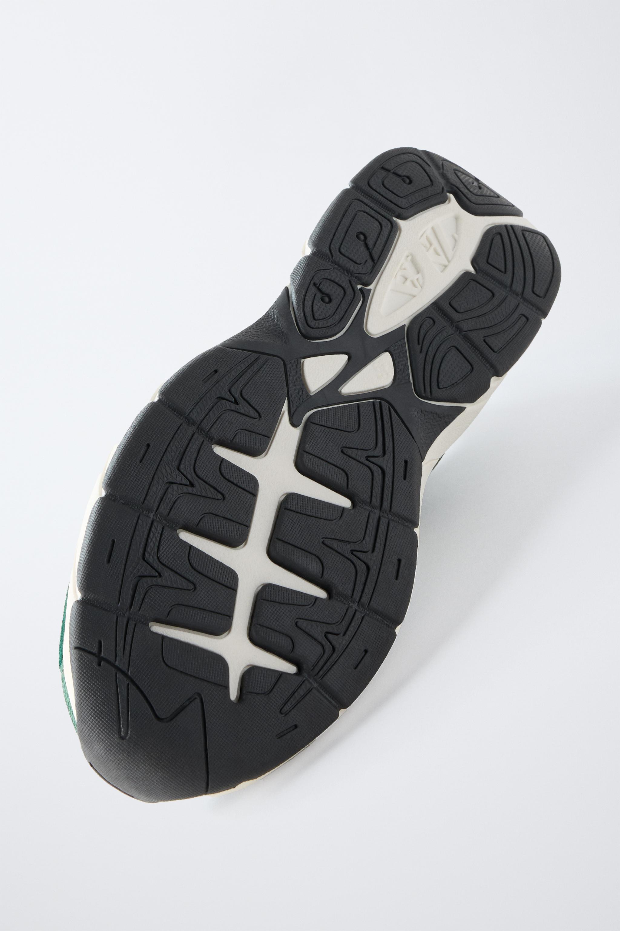 MINECRAFT © MOJANG AB. ™ SNEAKERS