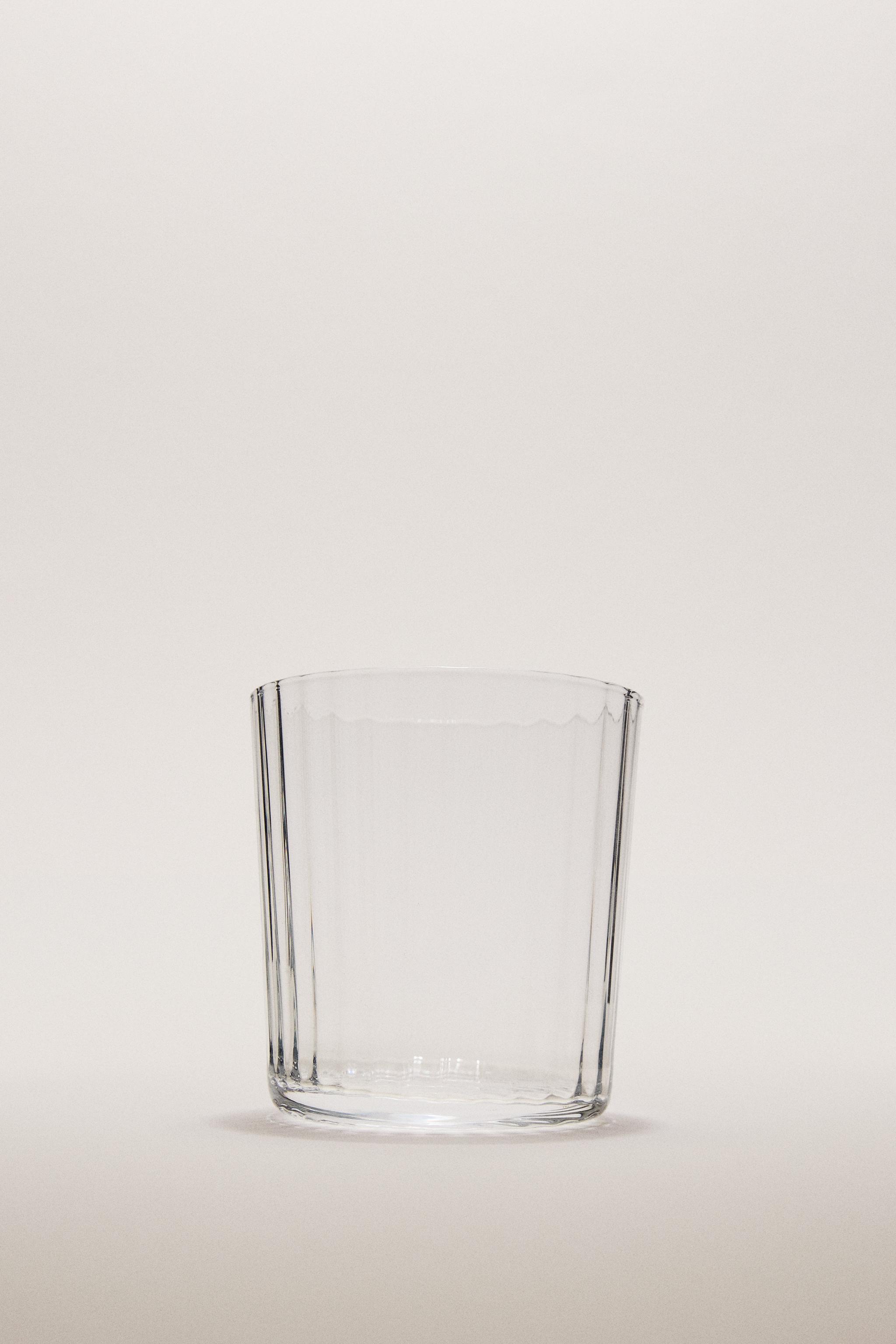 GLASS TUMBLER WITH LINE DESIGN