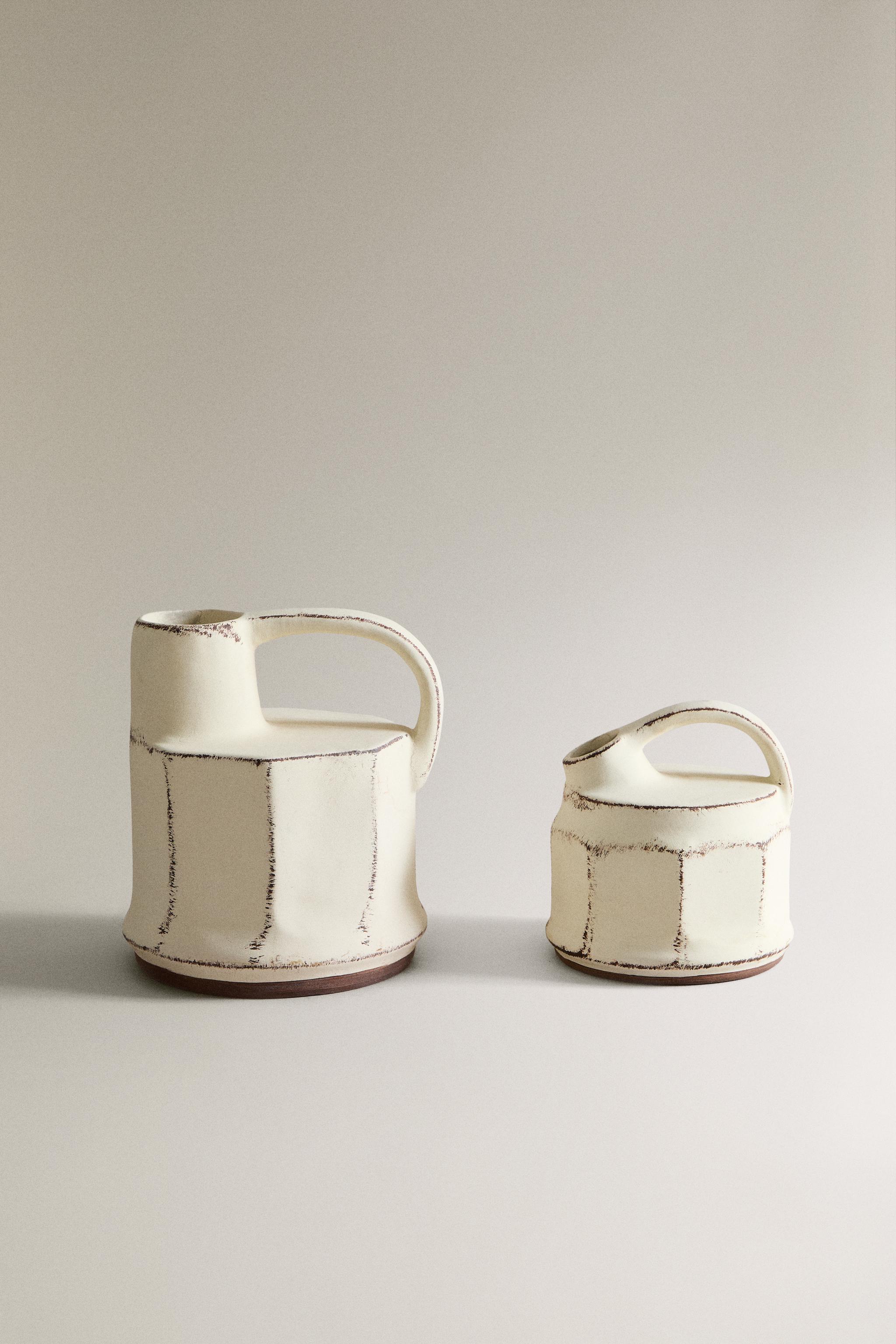 CERAMIC VASE WITH HANDLES