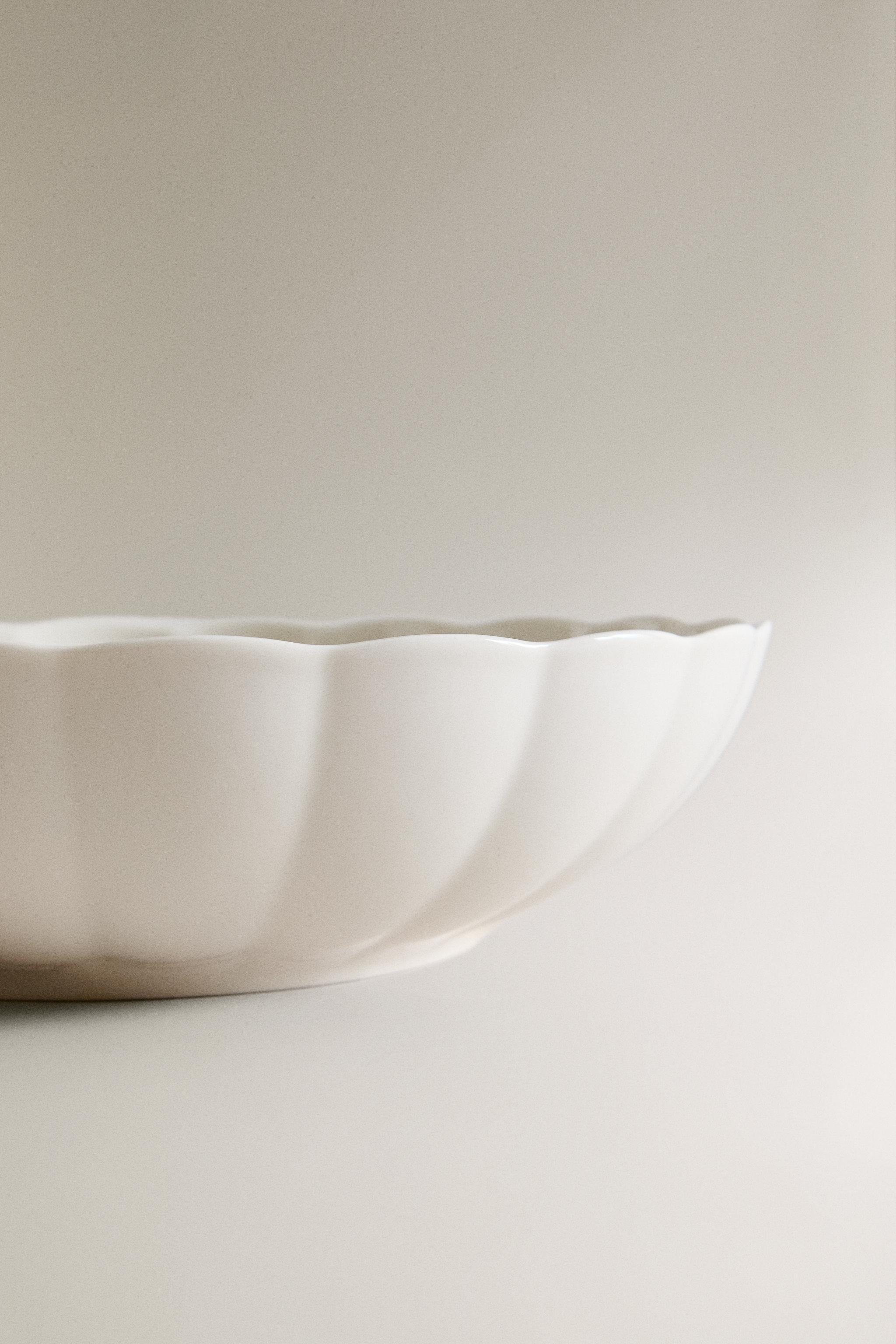 SCALLOPED PORCELAIN SALAD BOWL