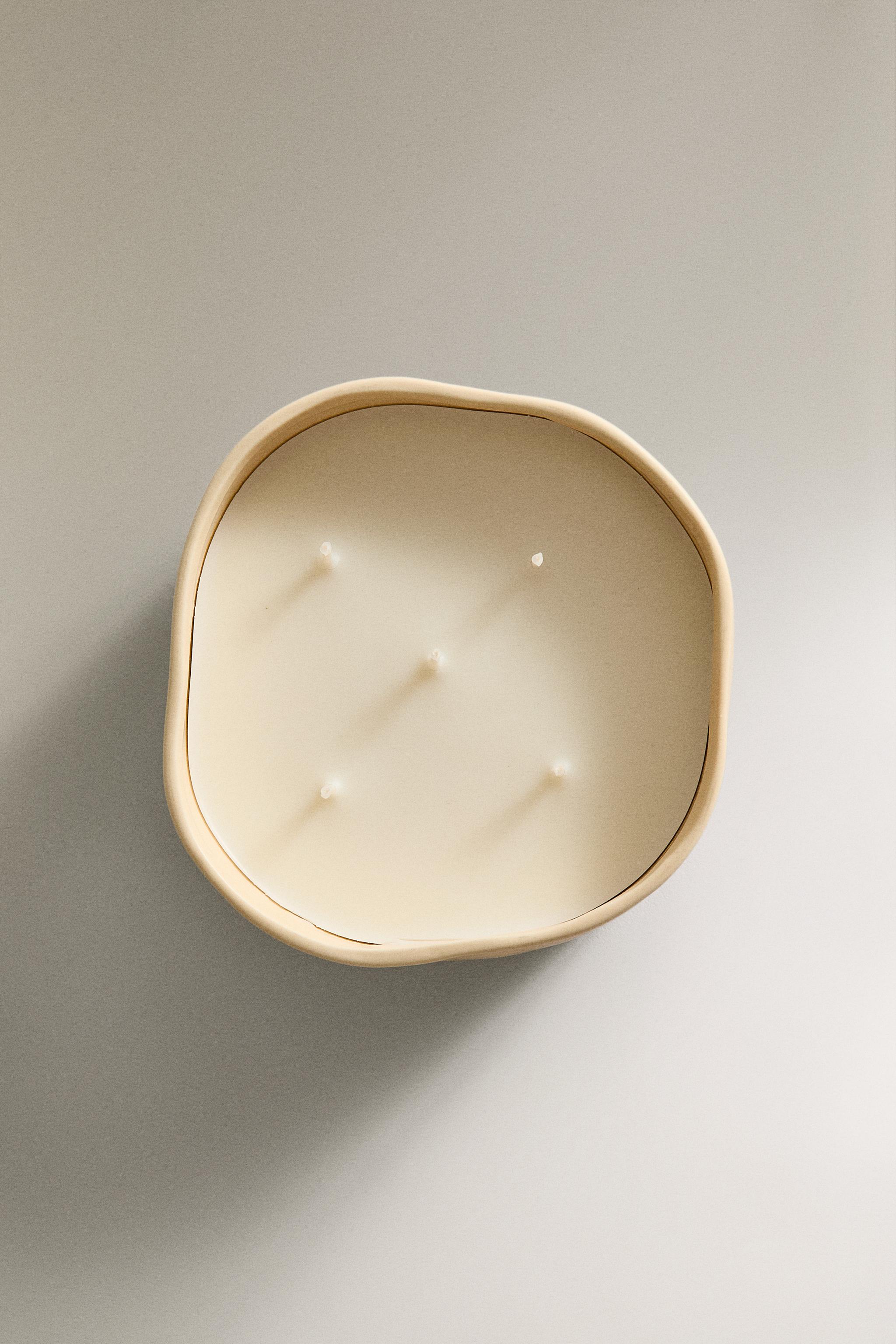 (540 G) LUMINOUS CAMELLIA SCENTED CANDLE