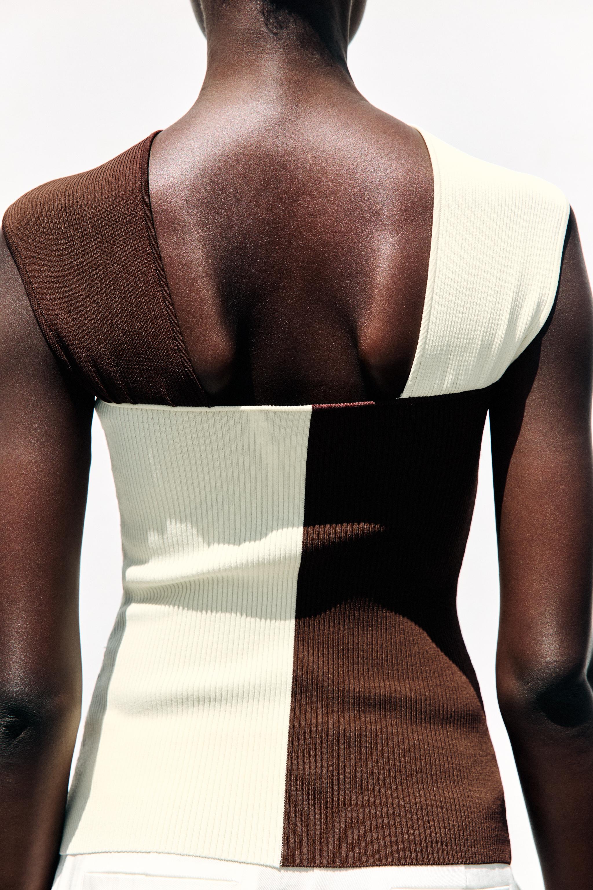 HALTER TOP WITH HARDWARE DETAIL