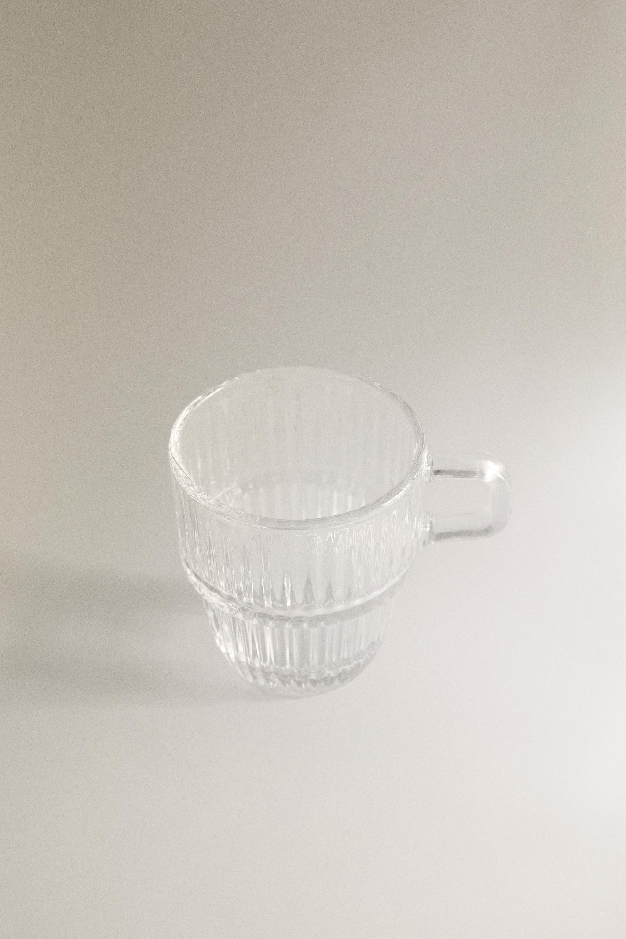 GLASS ESPRESSO CUP WITH A RAISED DESIGN