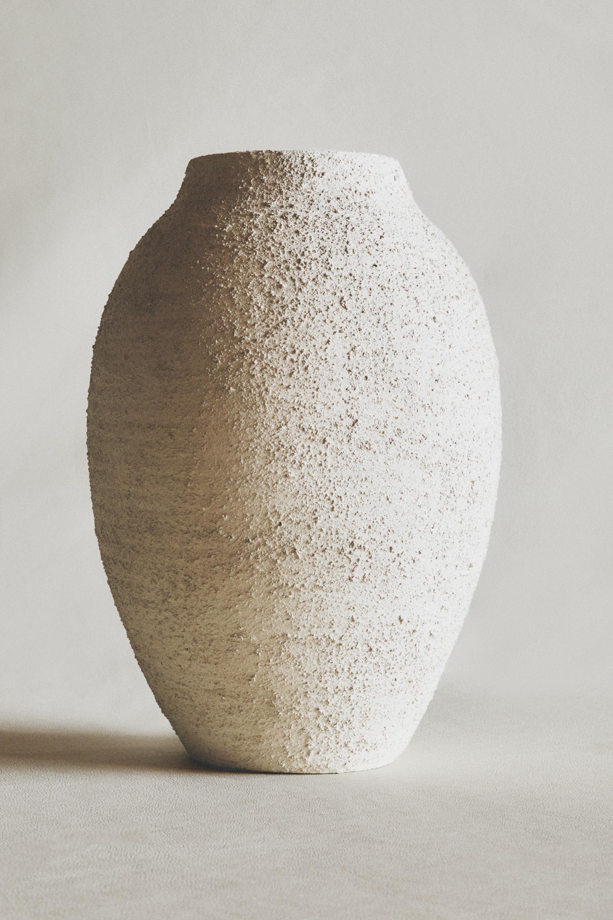 ROUGH-EFFECT CERAMIC VASE