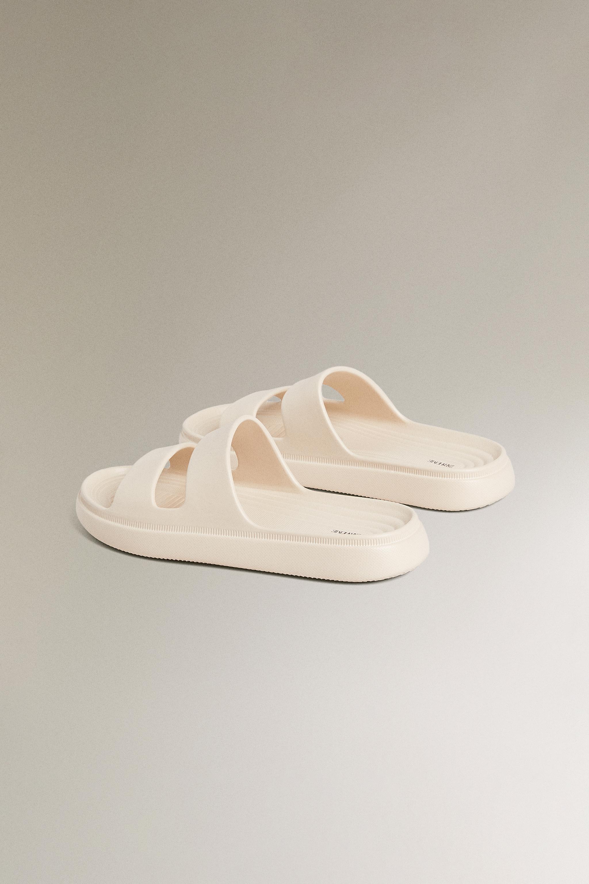 RUBBERIZED FLATFORM SANDALS