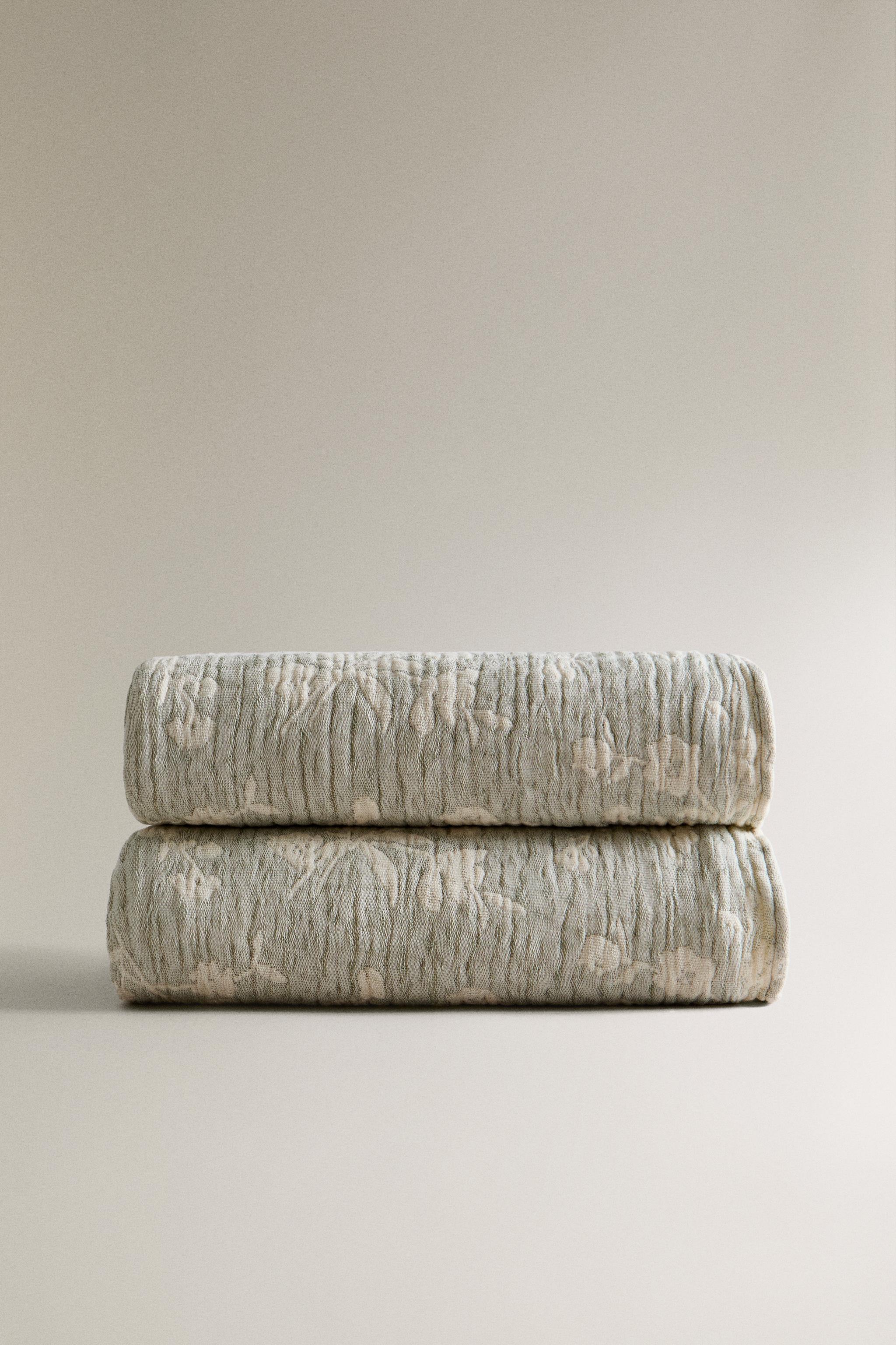 FLORAL JACQUARD BLANKET