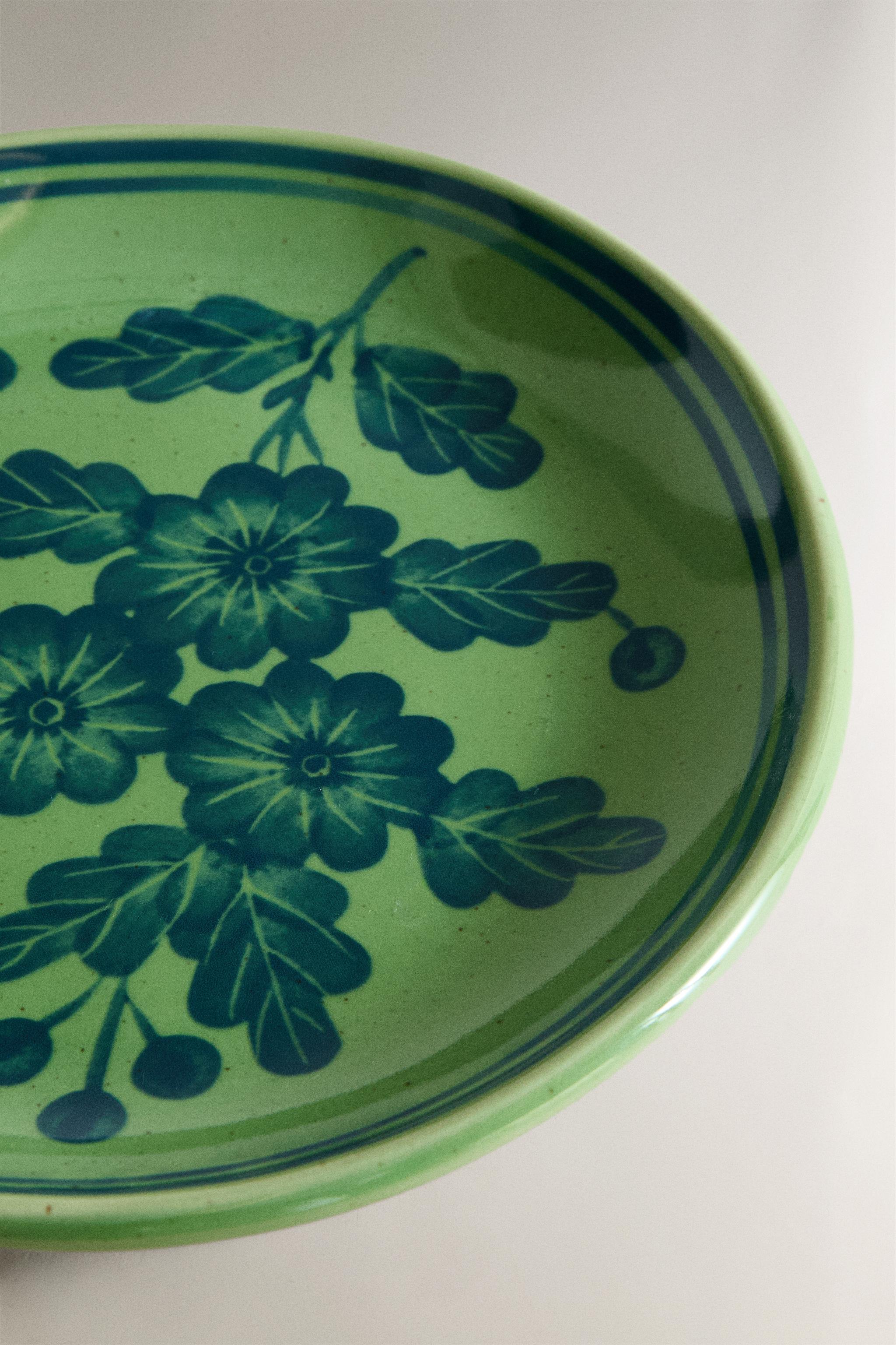 STONEWARE DINNER PLATE WITH FLORAL MOTIFS