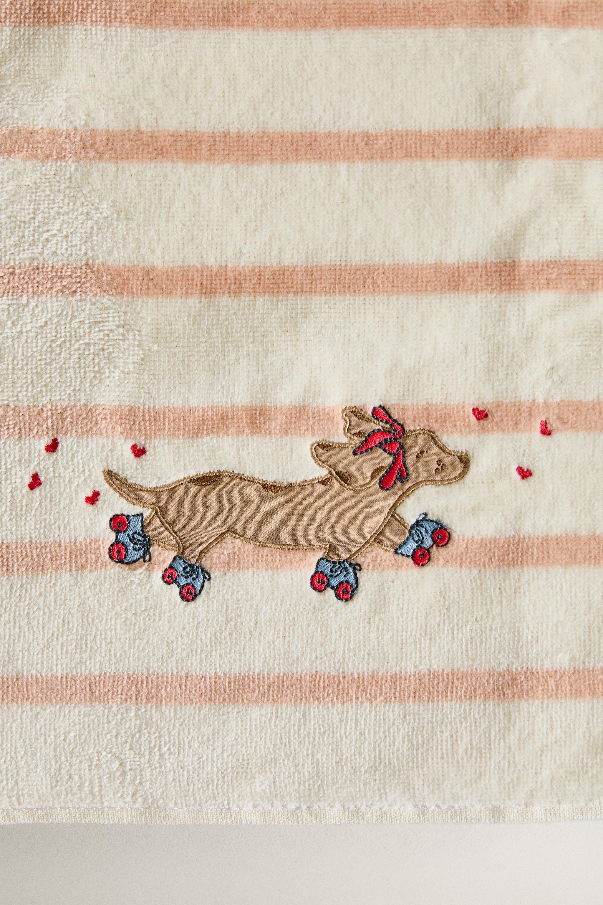 CHILDREN'S STRIPED BATH TOWEL WITH SKATING DOG