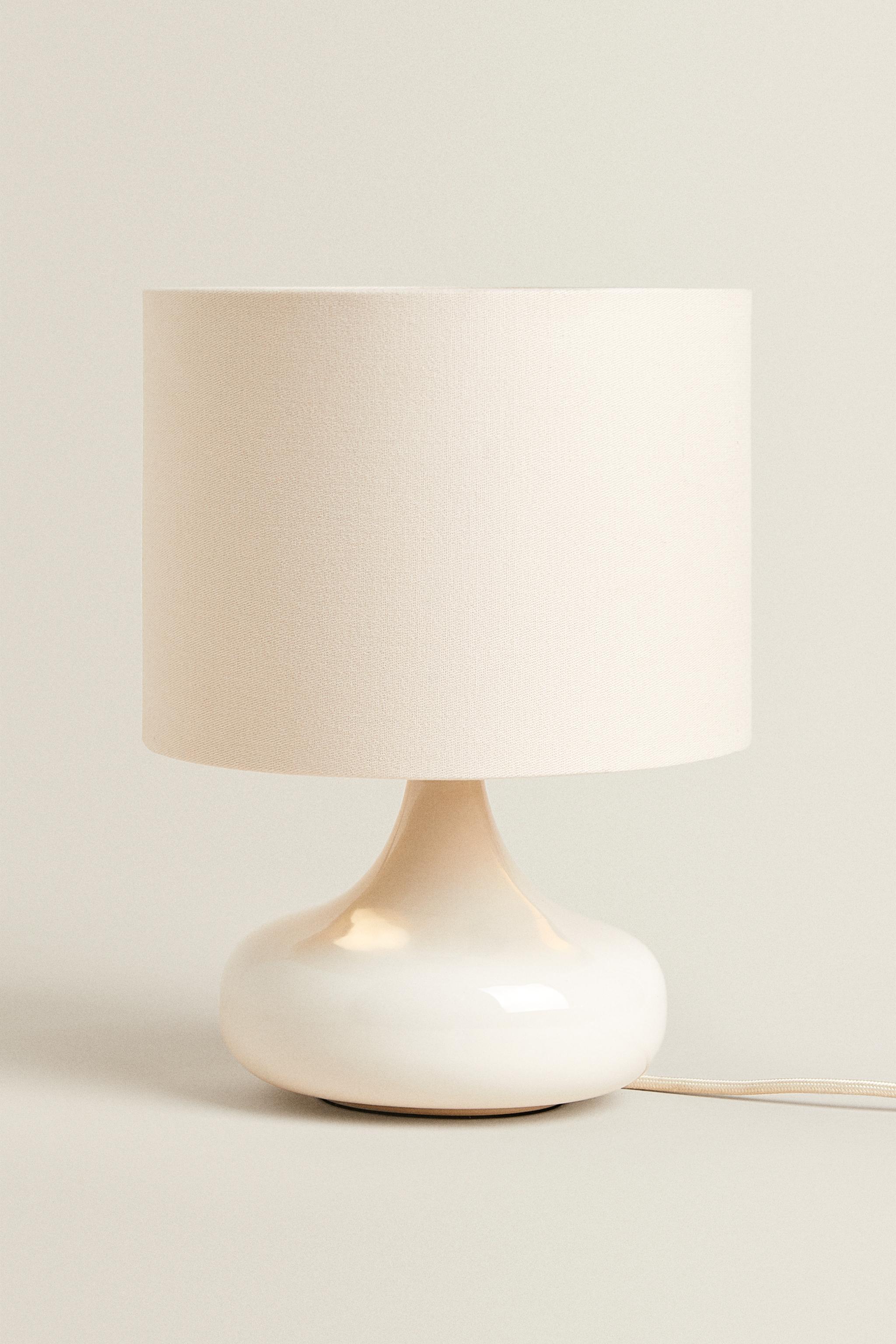 SMALL CERAMIC BASE TABLE LAMP