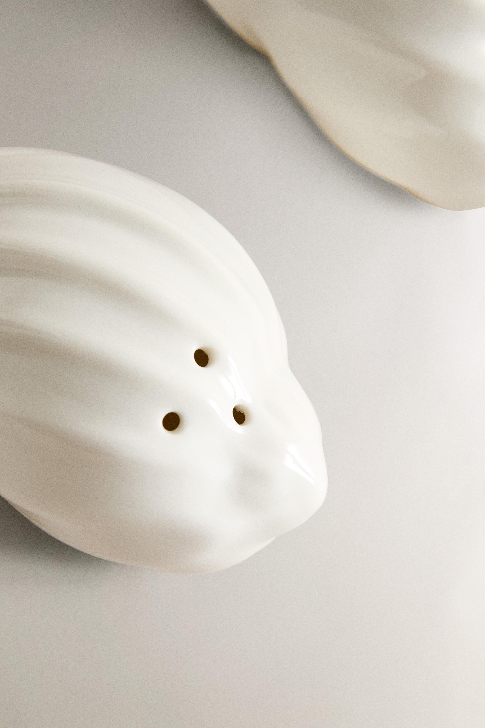 SALT AND PEPPER SHAKER SET SHELLS