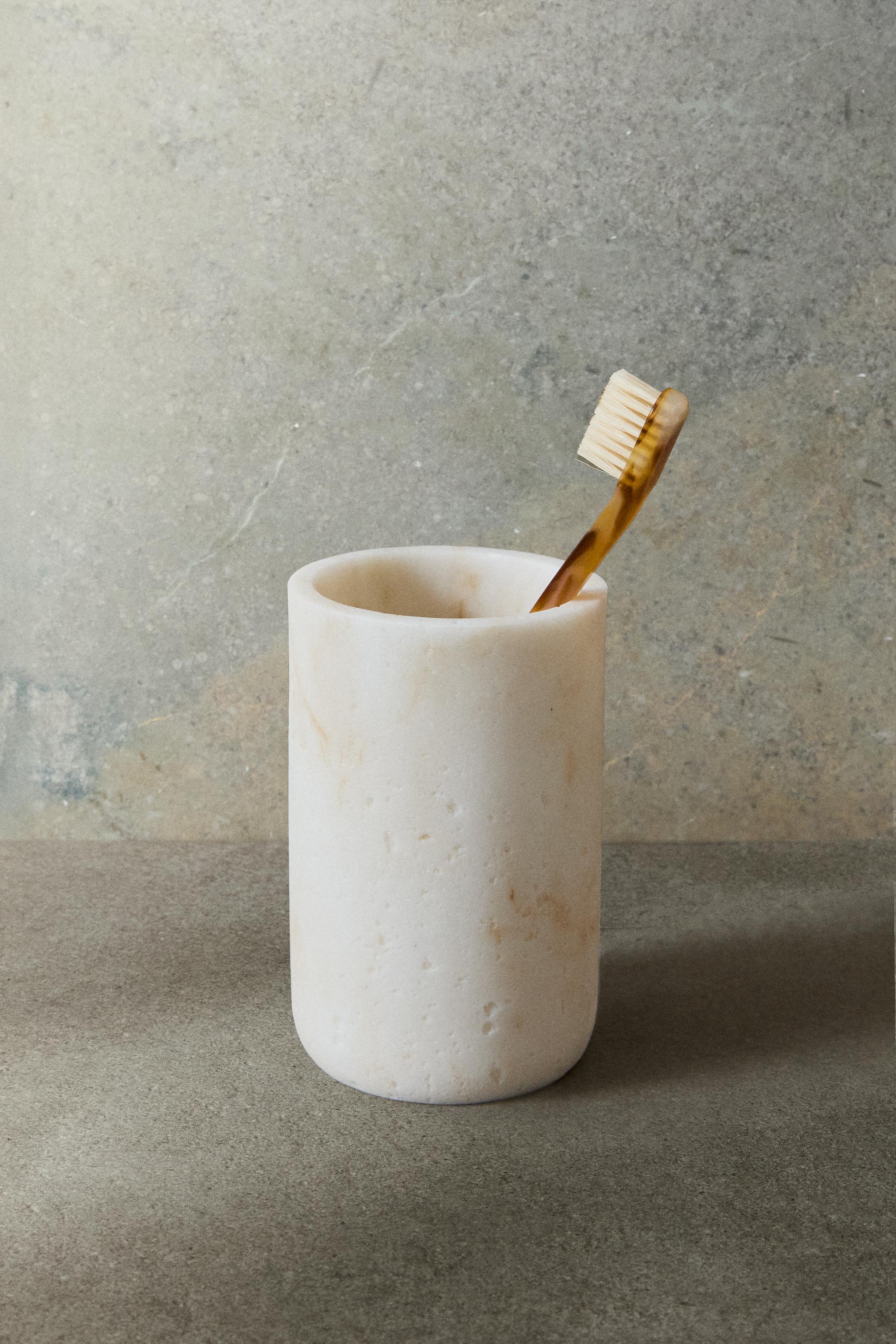 MARBLE EFFECT TOOTHBRUSH HOLDER