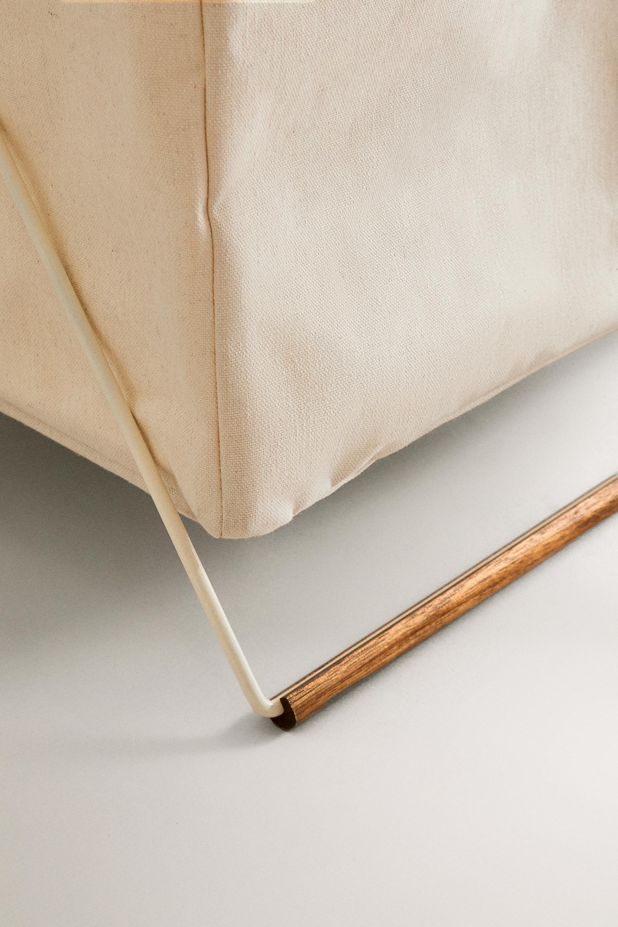 FOLDING DOUBLE LAUNDRY BASKET.