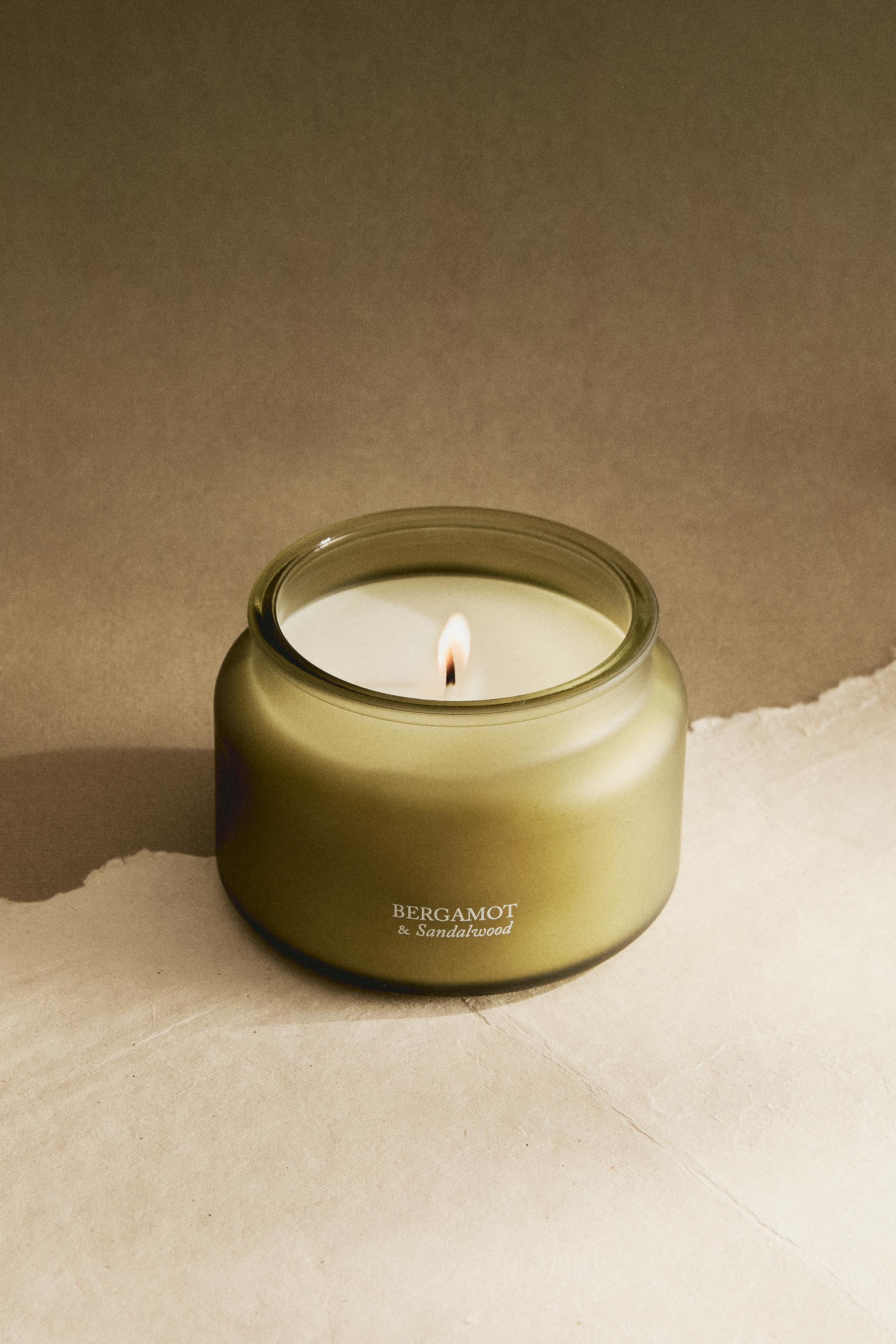 (240 G) BERGAMOT & SANDALWOOD SCENTED CANDLE