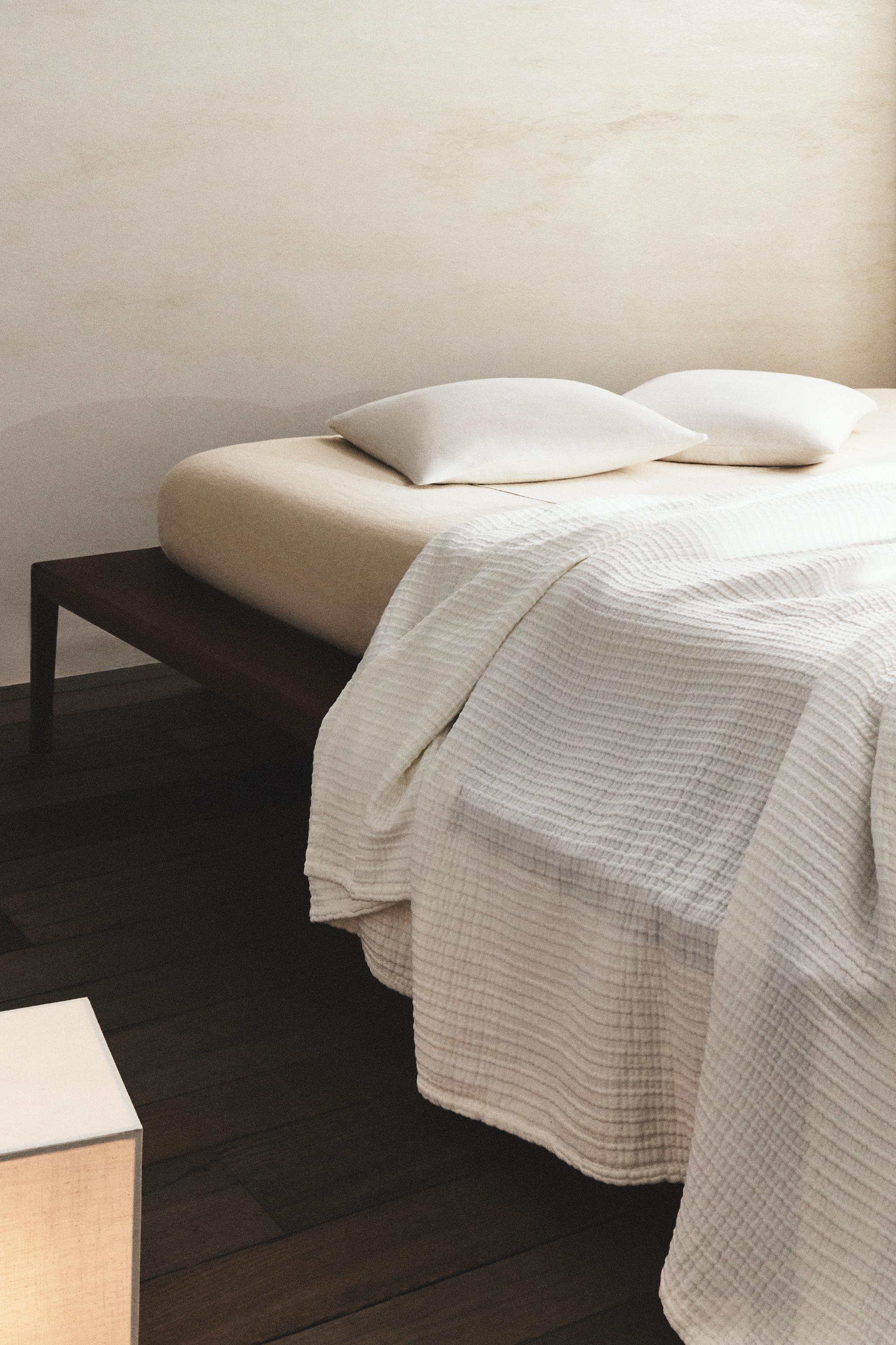 TEXTURED MUSLIN BEDSPREAD