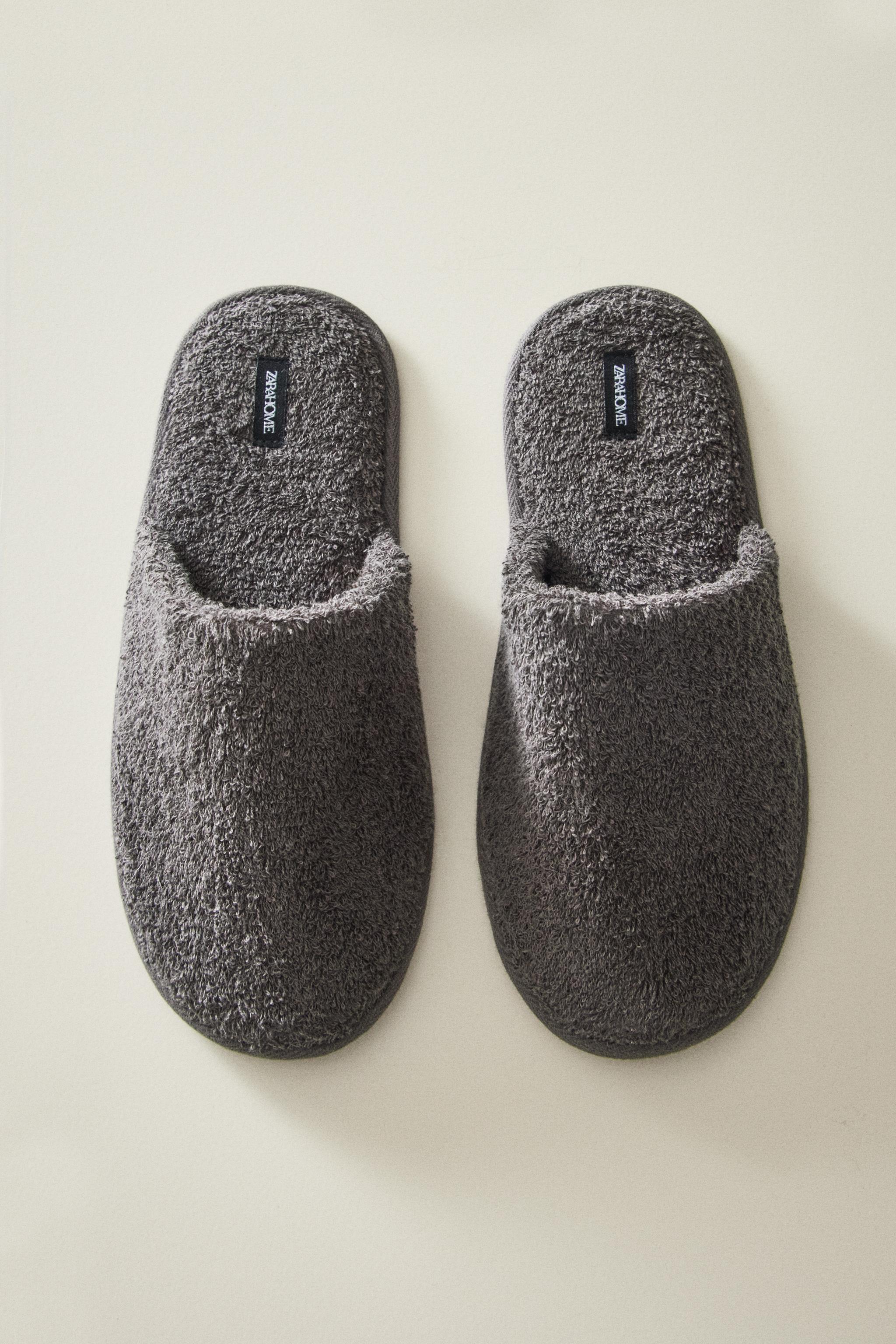 TERRYCLOTH BATHROOM SLIPPERS