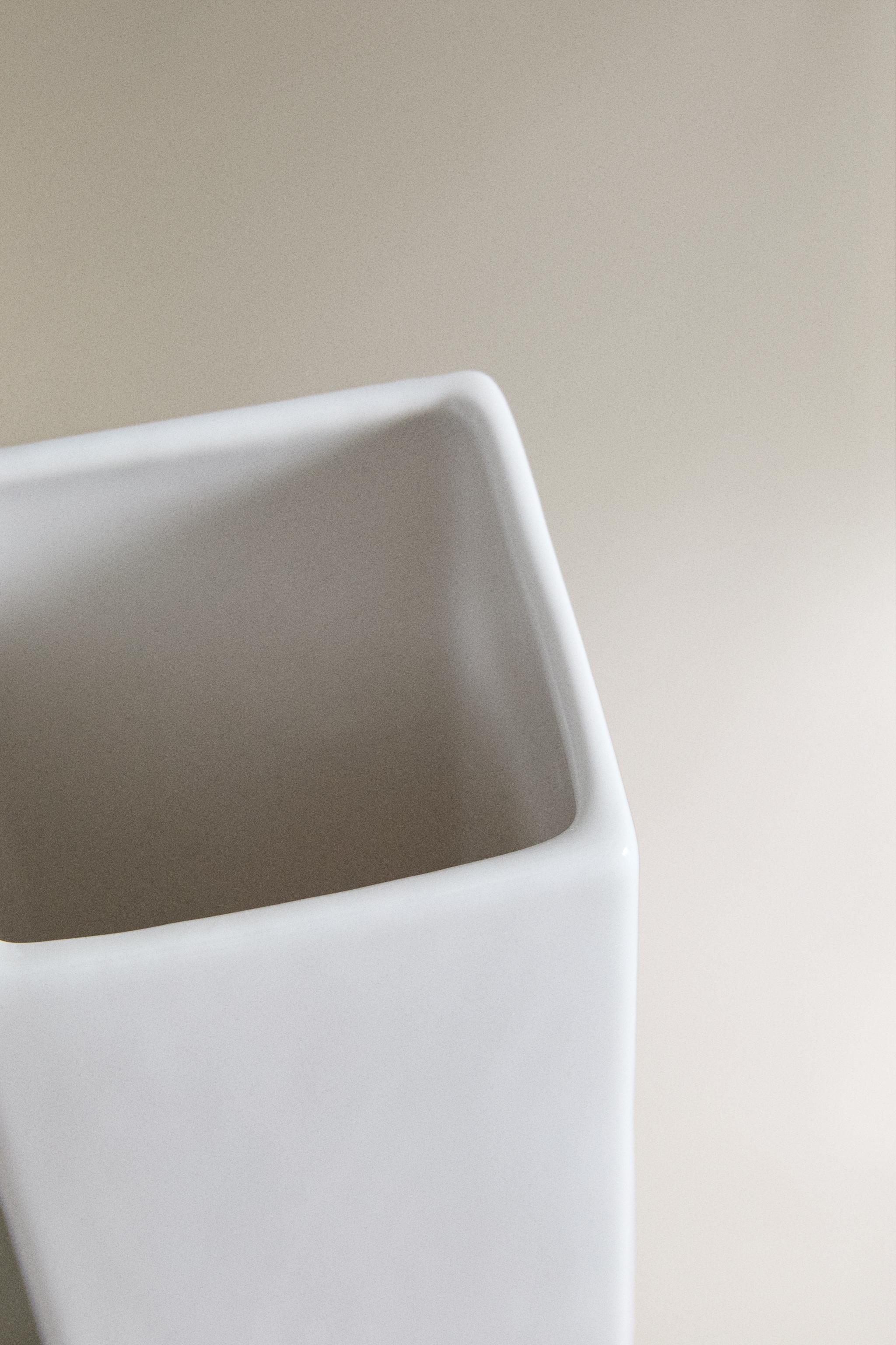 EARTHENWARE TOOTHBRUSH HOLDER WHITE