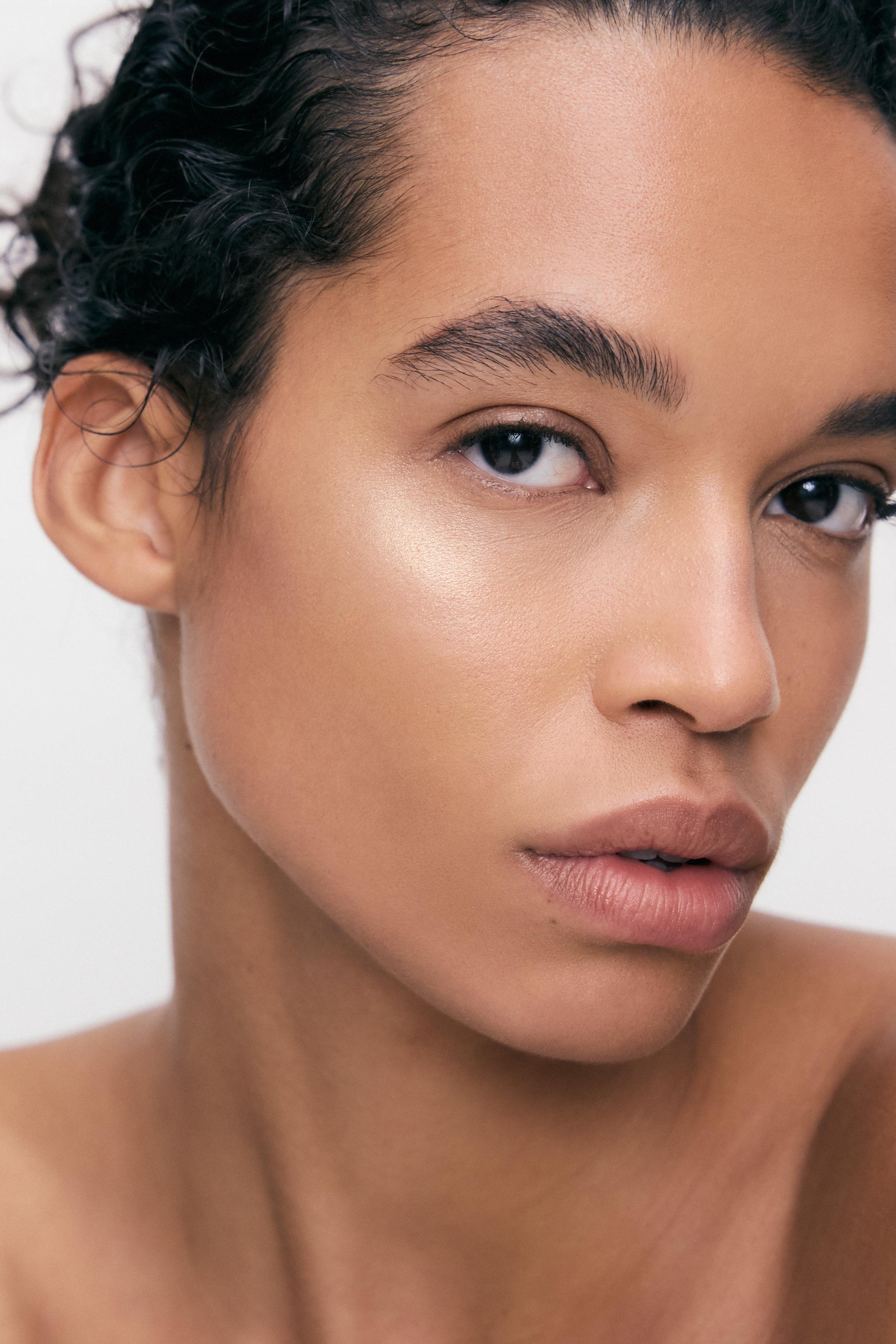 LIQUID HIGHLIGHTER - TEMPTING GLOW