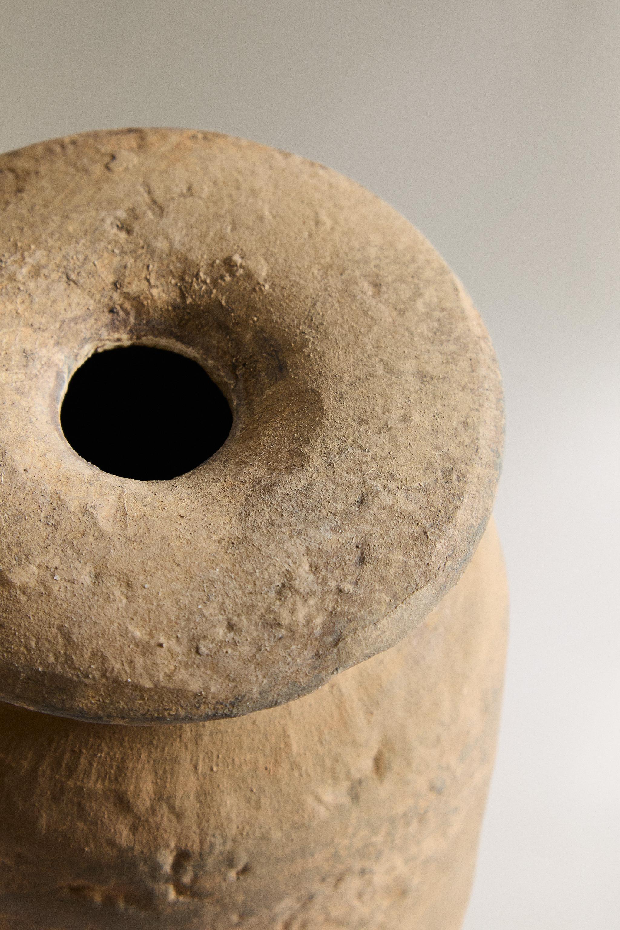 CERAMIC EMBELLISHER FOR VANILLA SCENTED REED DIFFUSERS