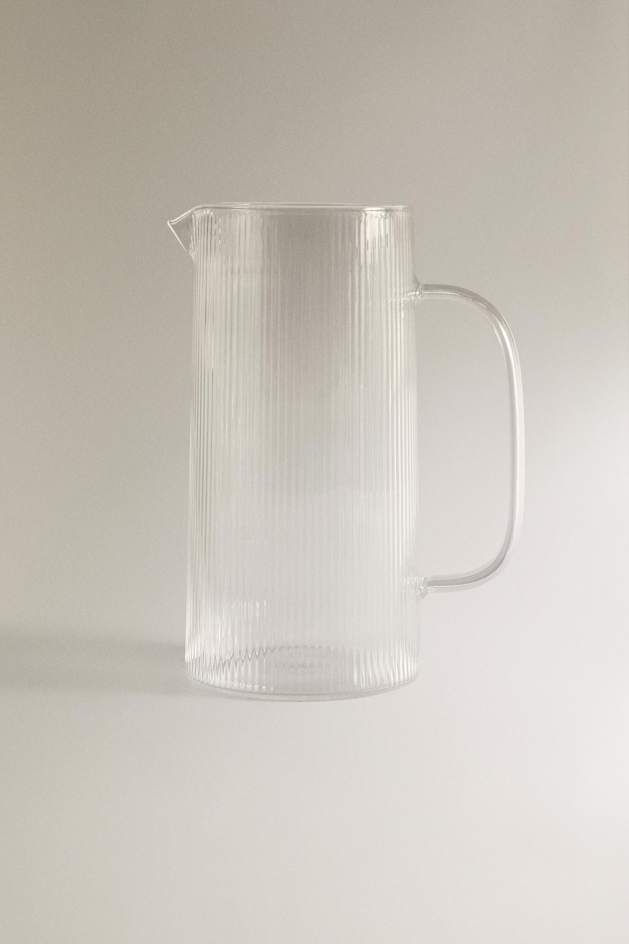 BOROSILICATE GLASS PITCHER WITH LINE DESIGN