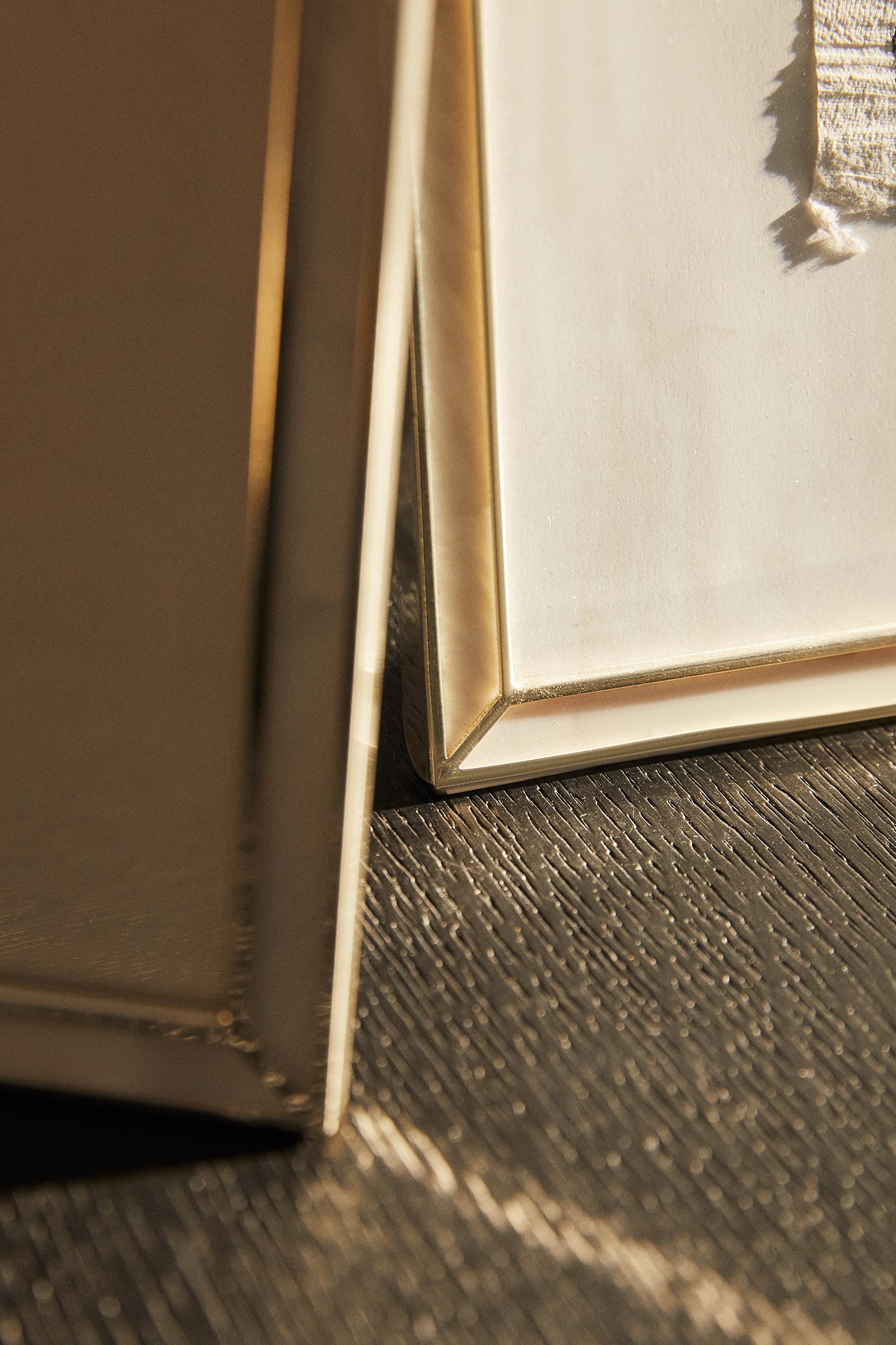 FINE-EDGE MOTHER-OF-PEARL PICTURE FRAME