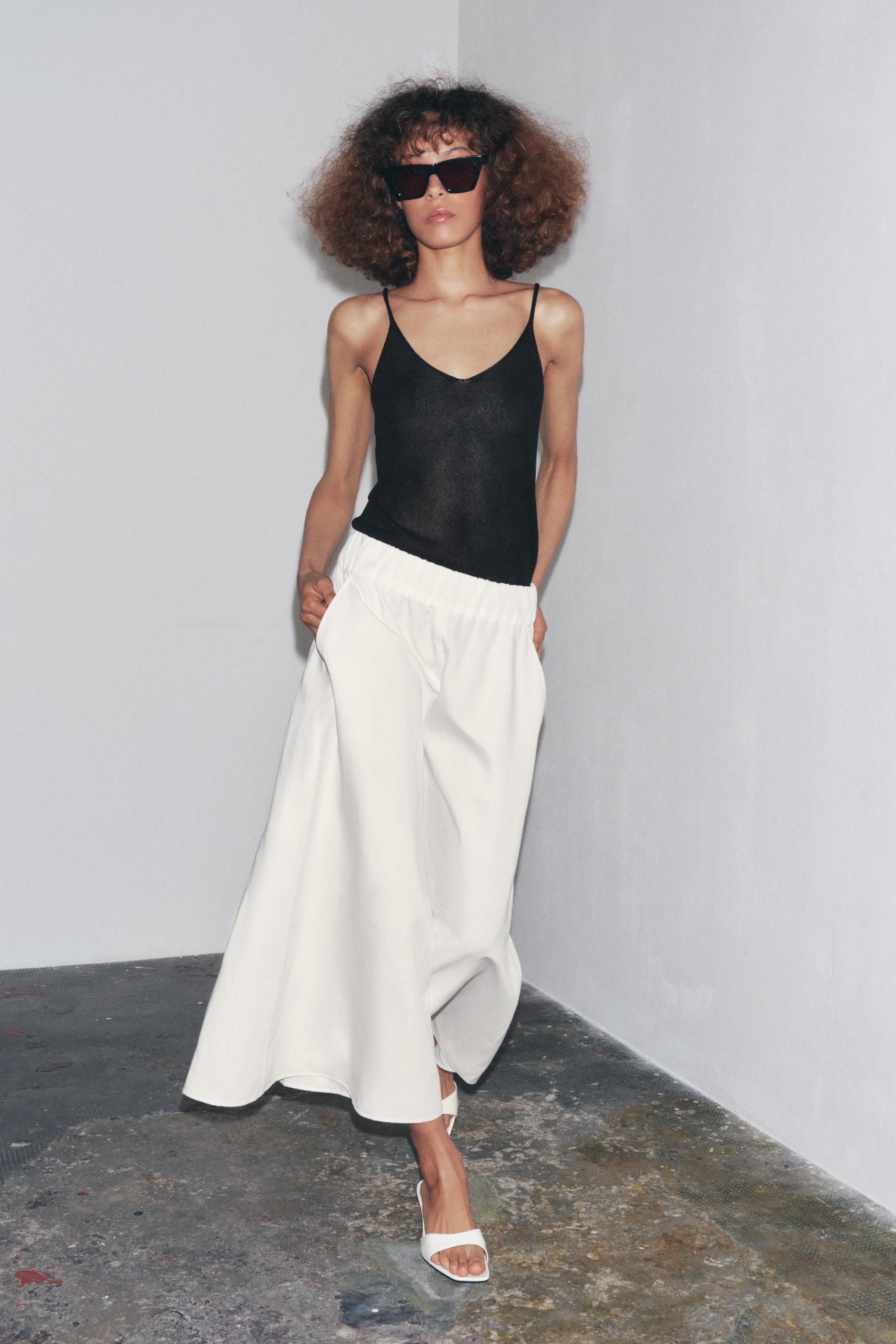 LOW HEELED LEATHER SANDALS