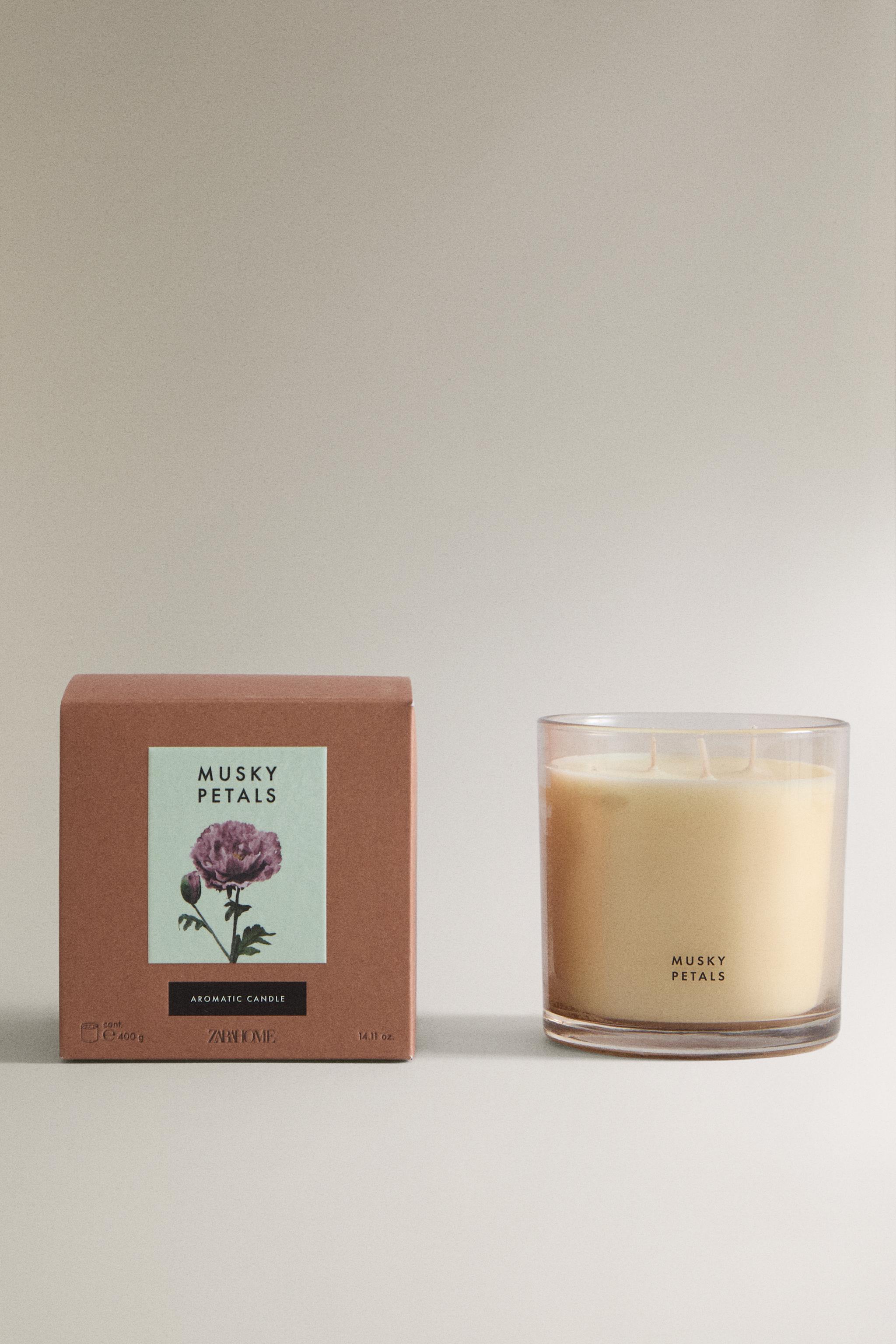 (400 G) MUSKY PETALS SCENTED CANDLE