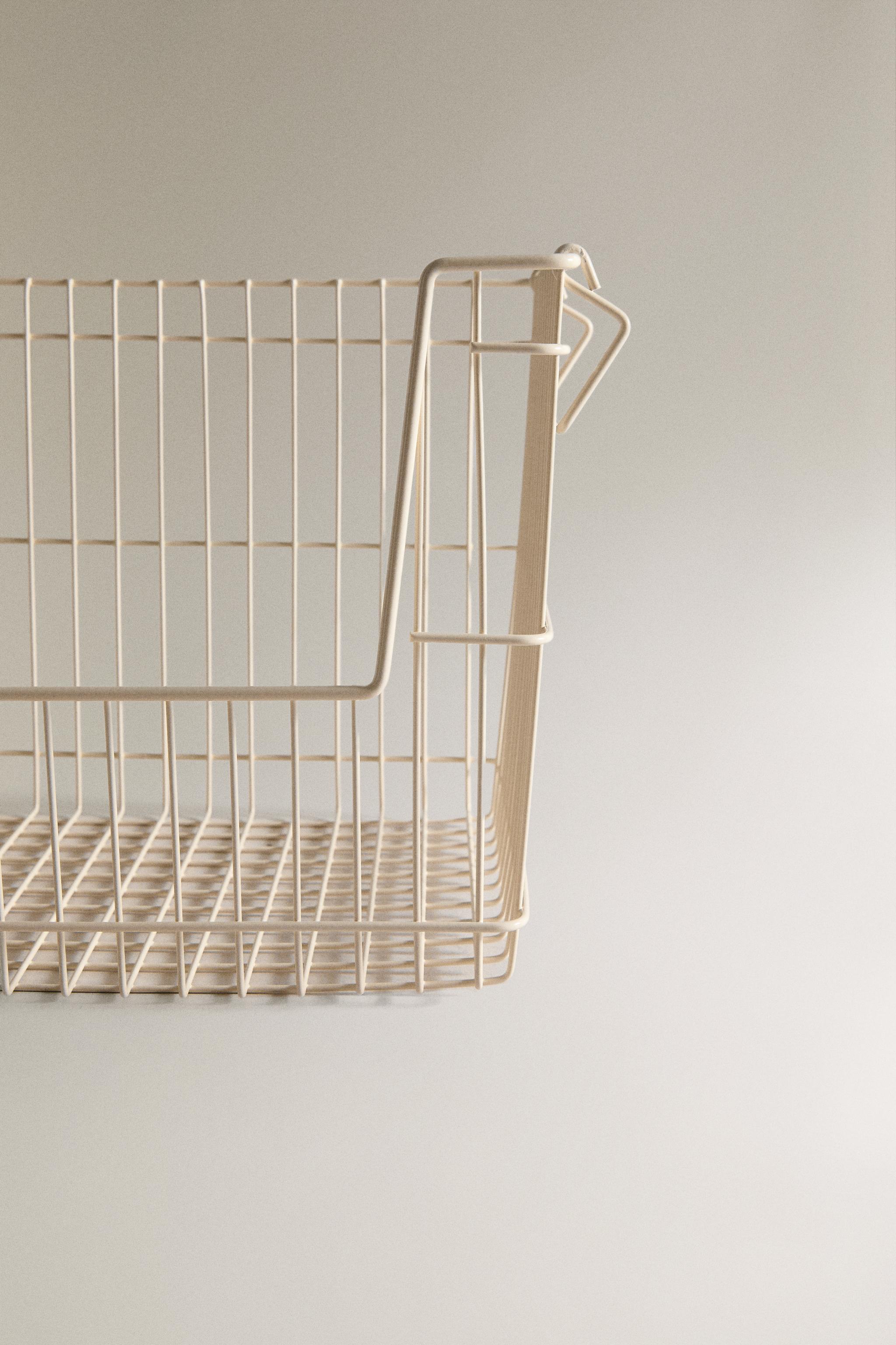 STACKABLE LACQUERED METAL BASKET