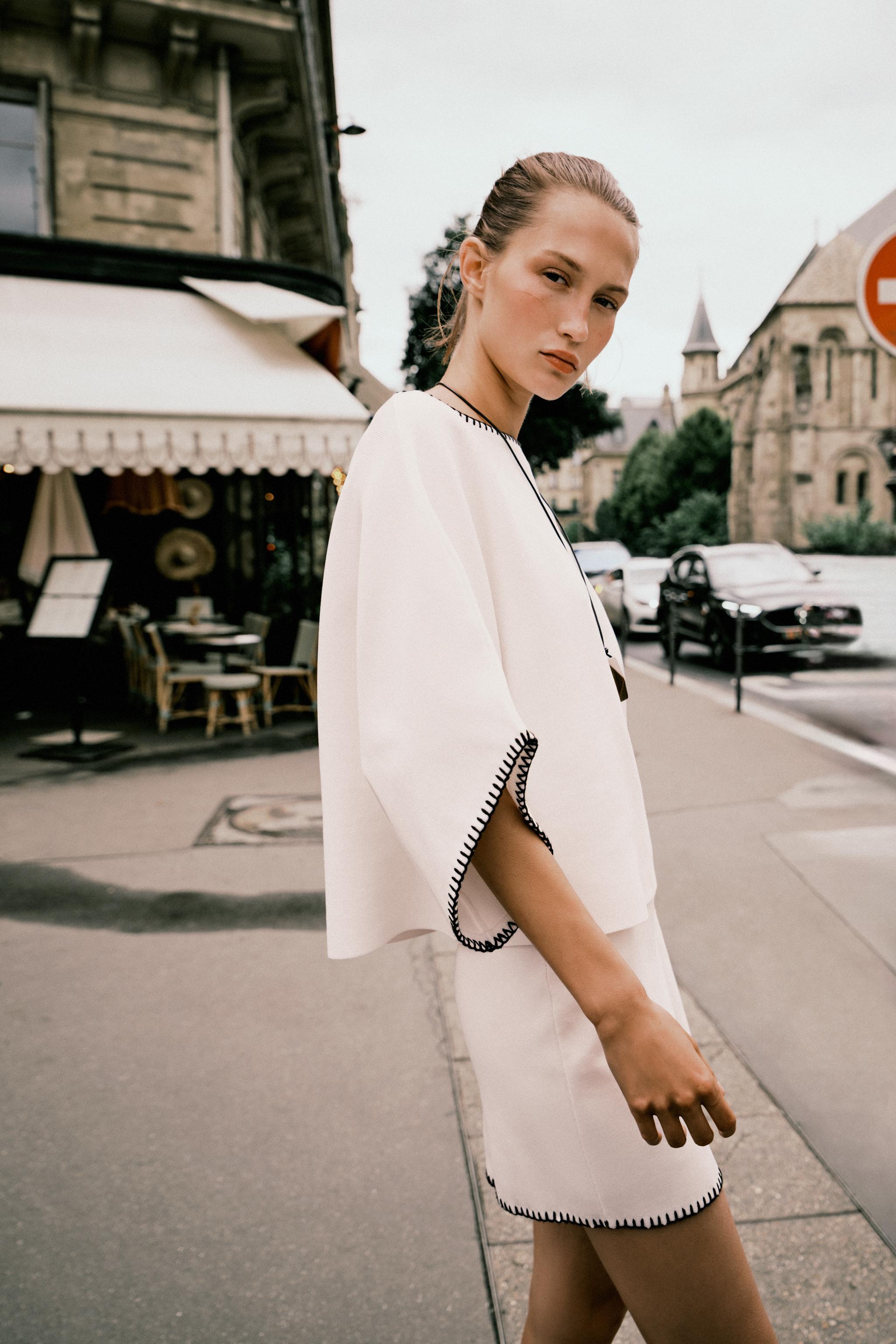 CONTRAST EMBROIDERY KNIT SKIRT