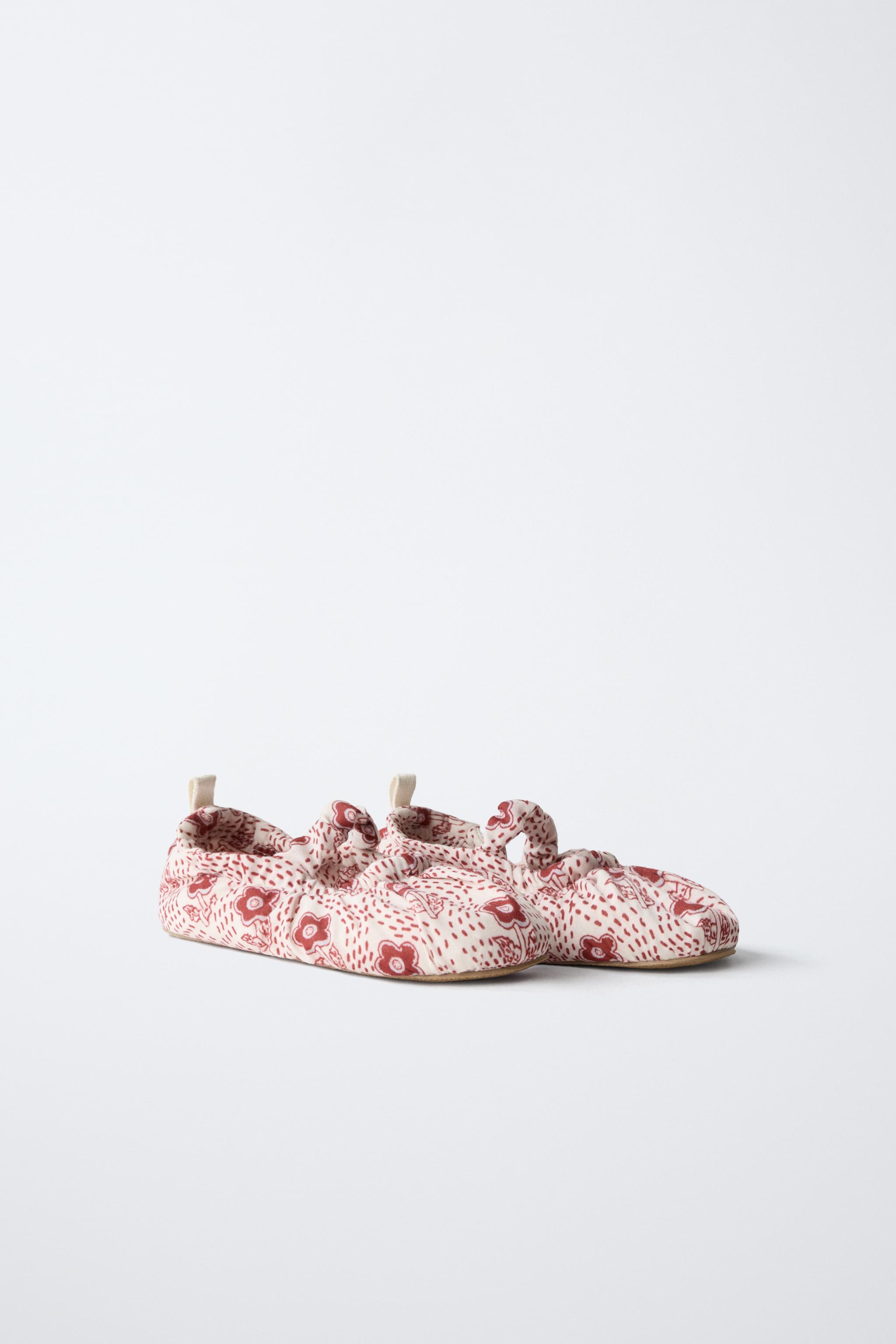 BALLET FLATS WITH DETAIL