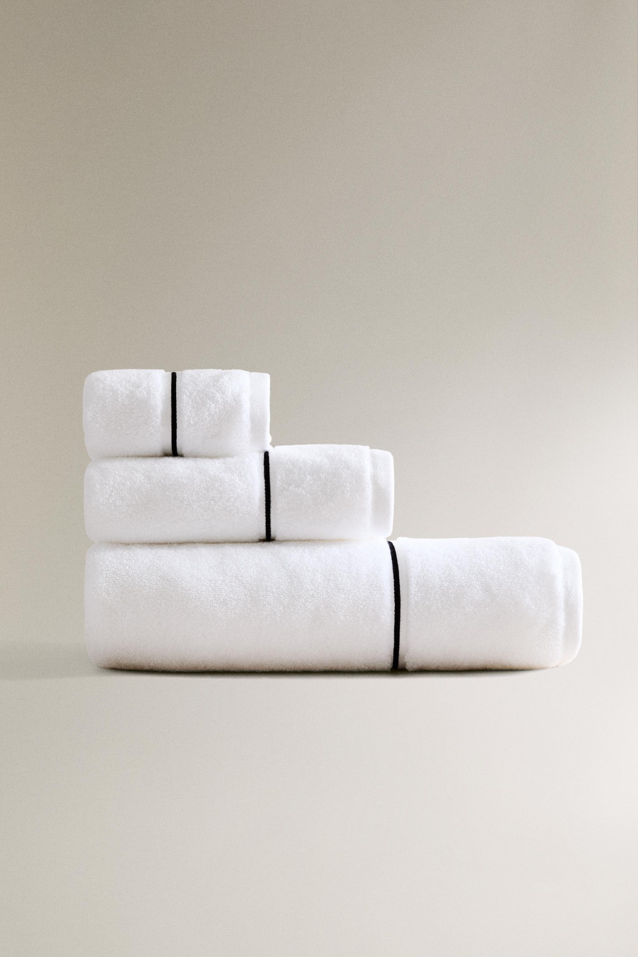 EMBROIDERED TRIM BATH TOWEL