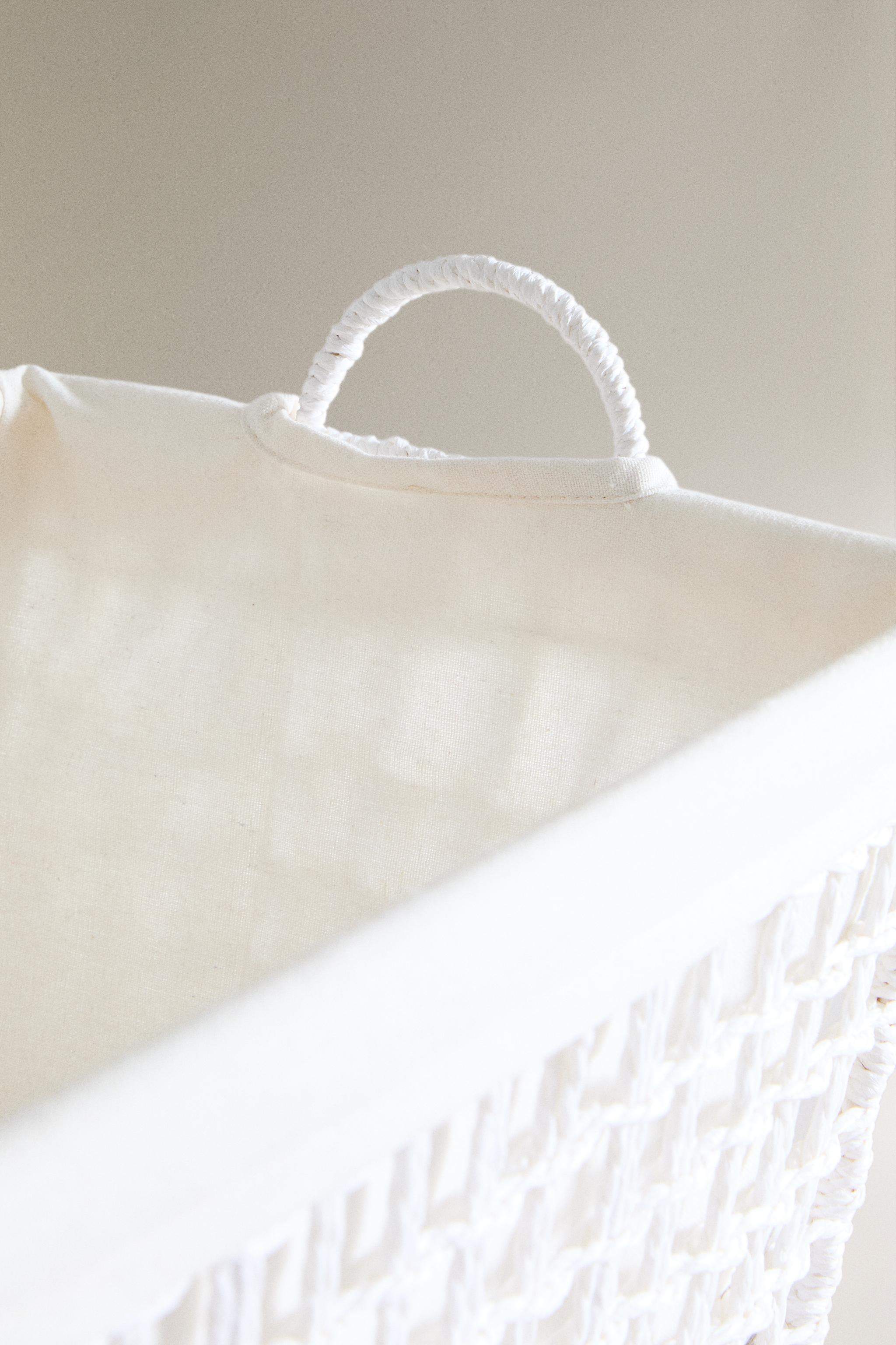 HAMPER WITH FABRIC LINING