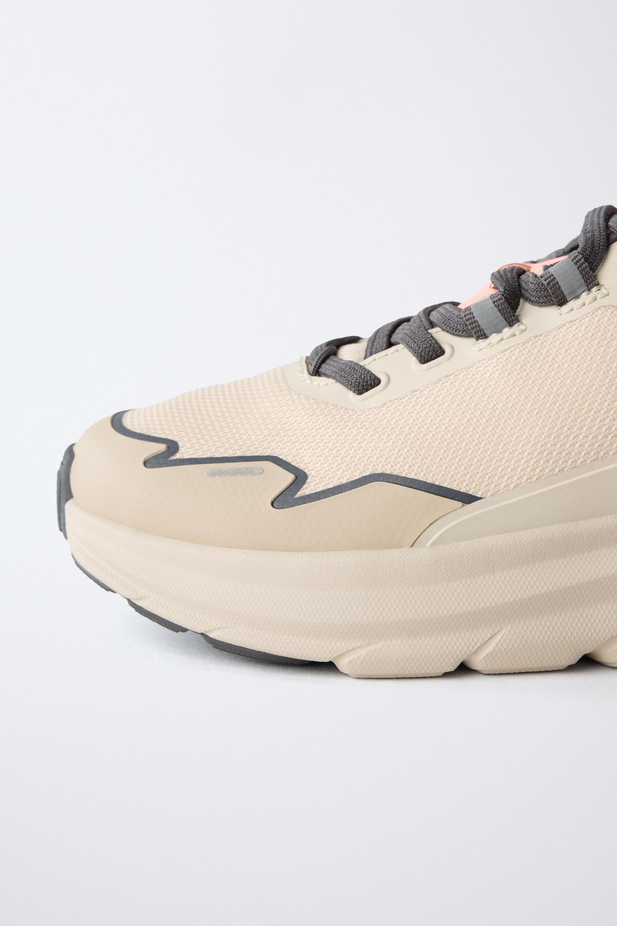 SNEAKERS WITH SOLE DETAIL