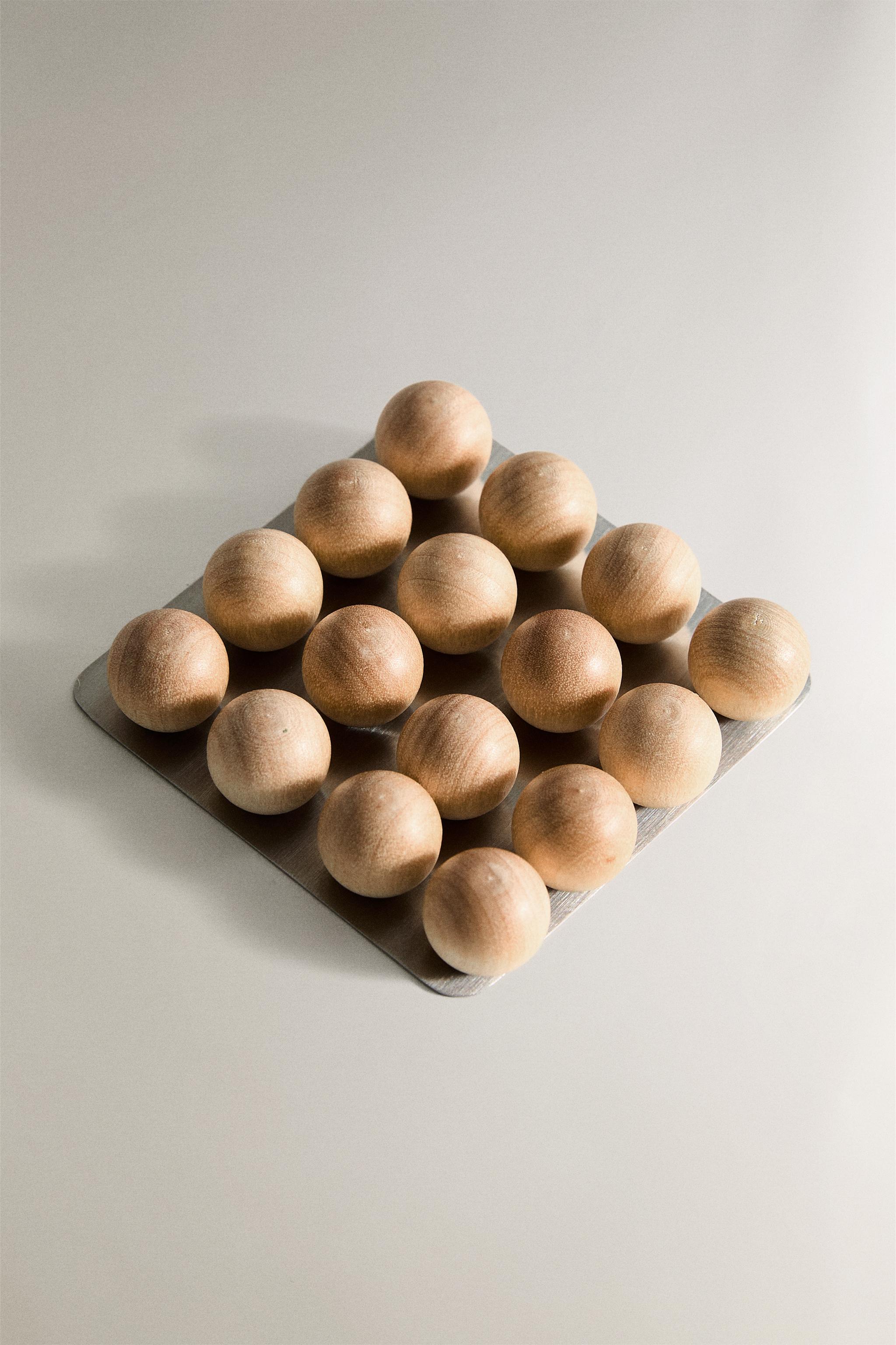 WOODEN MAGNETS (SET OF 16)