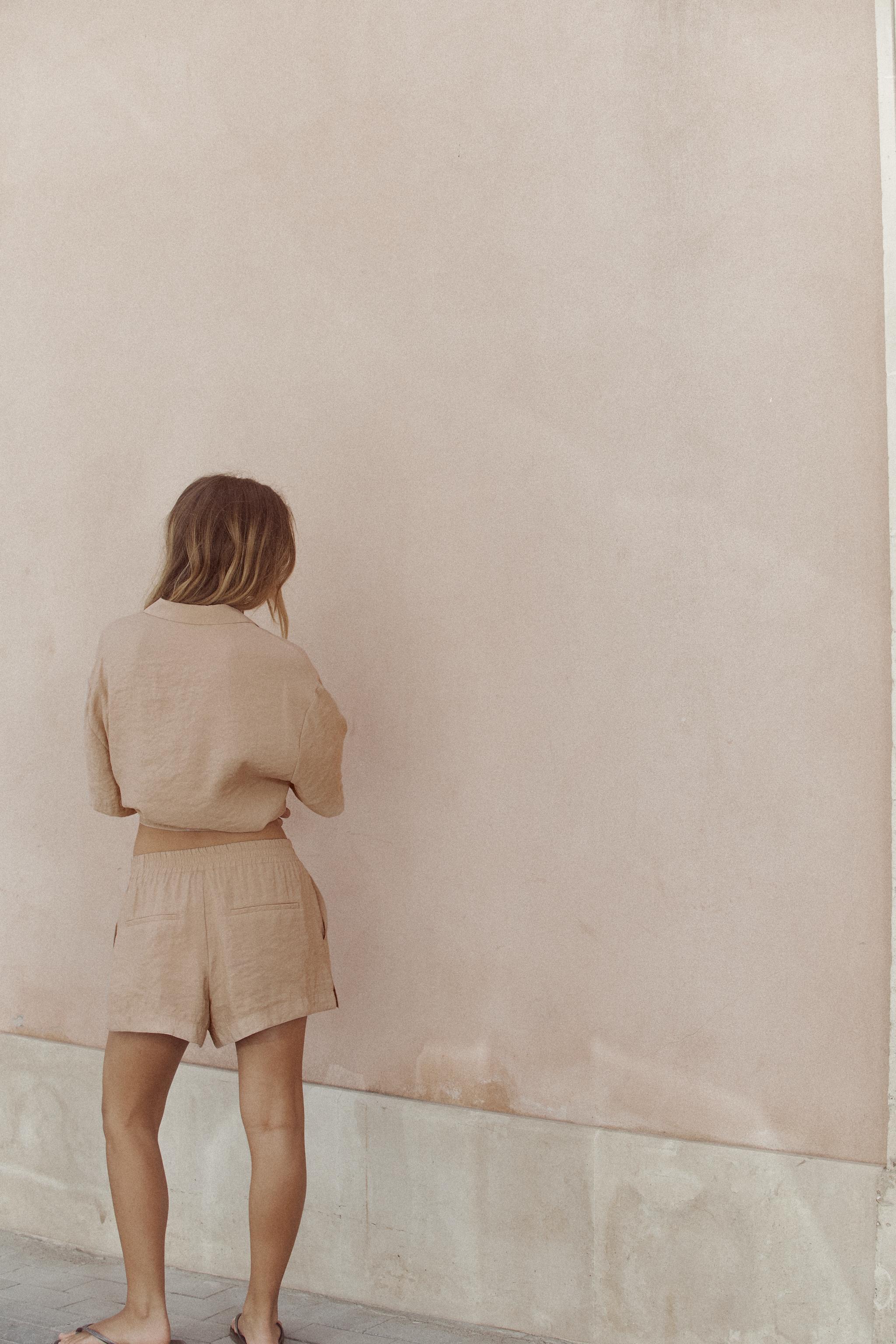 FLOWY MINI SHORTS