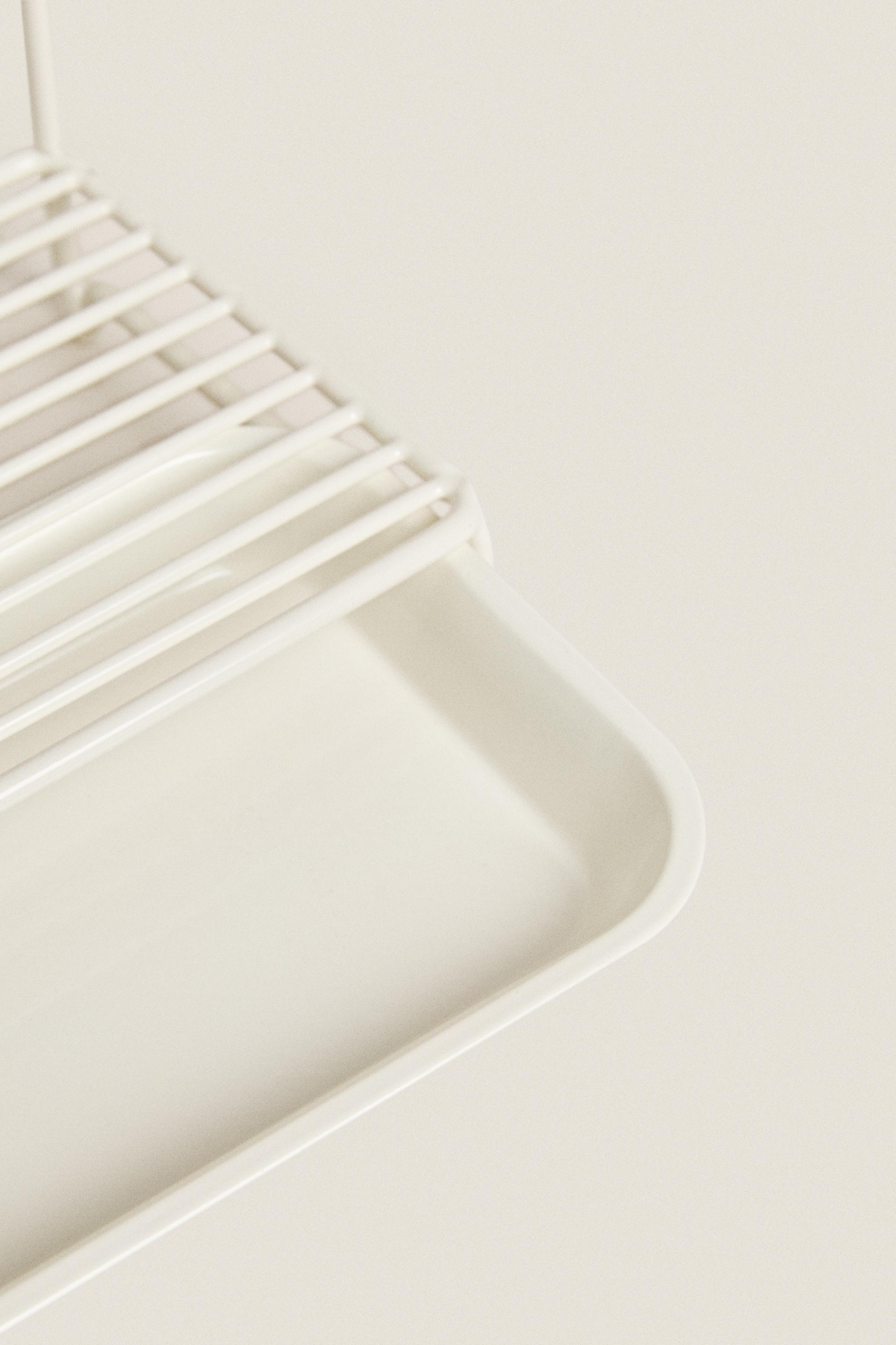 WHITE METAL STRUCTURE