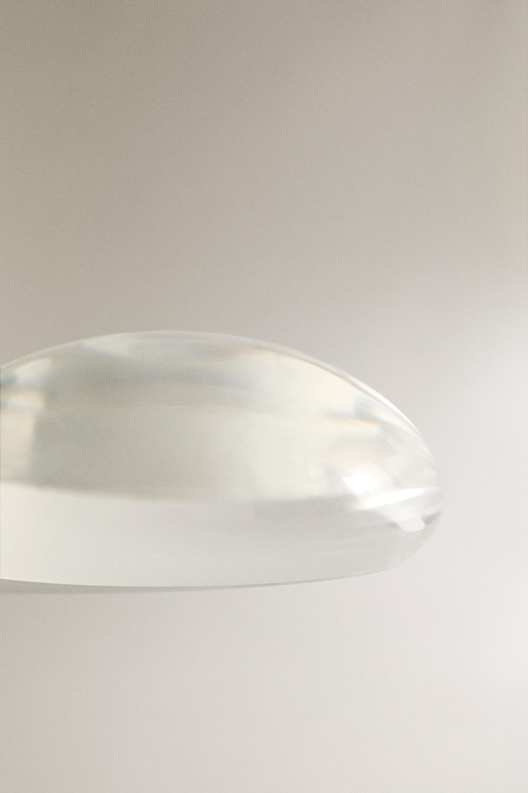 MAGNIFYING PAPERWEIGHT