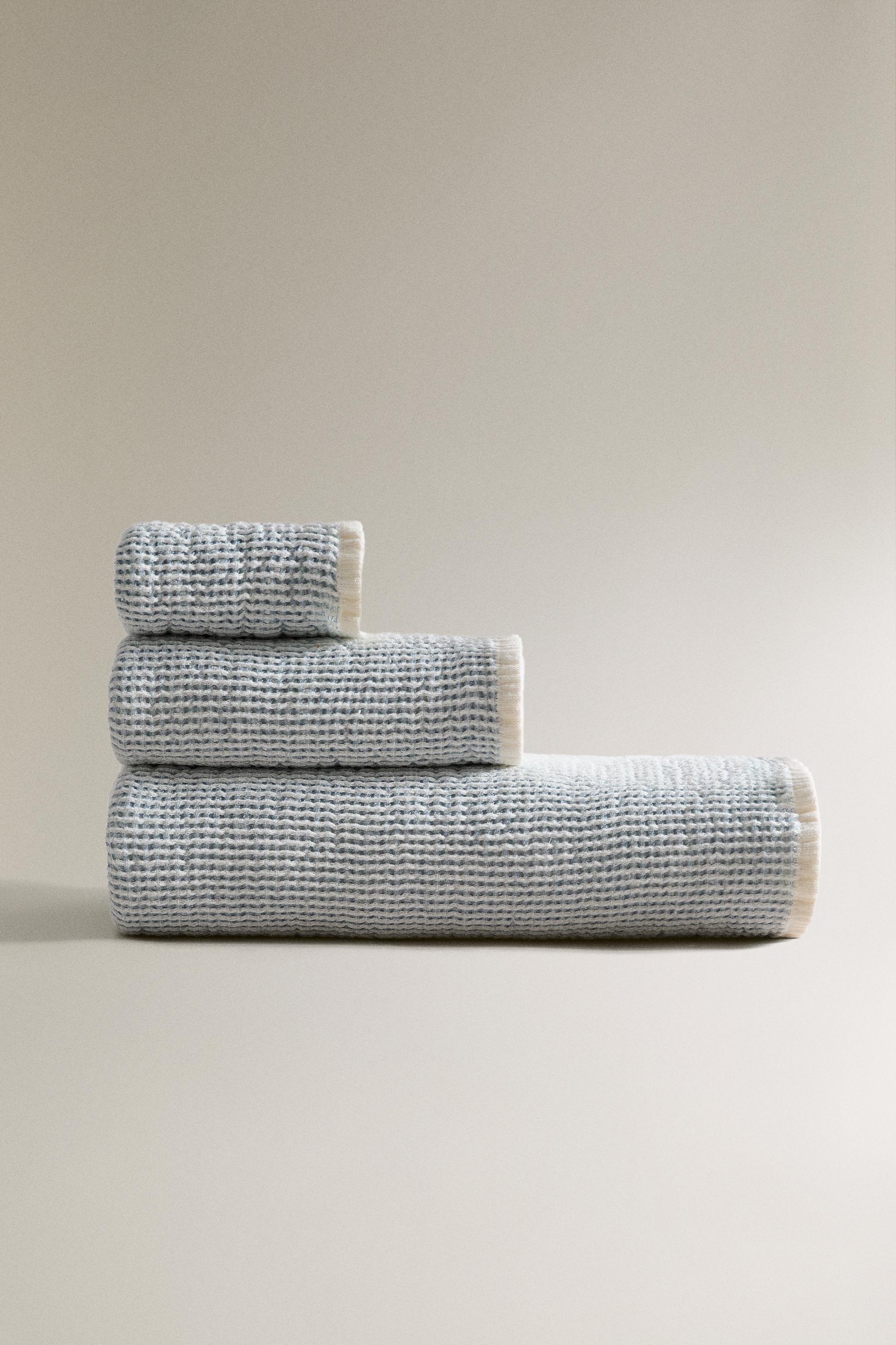 MINI WAFFLE-KNIT BATH TOWEL