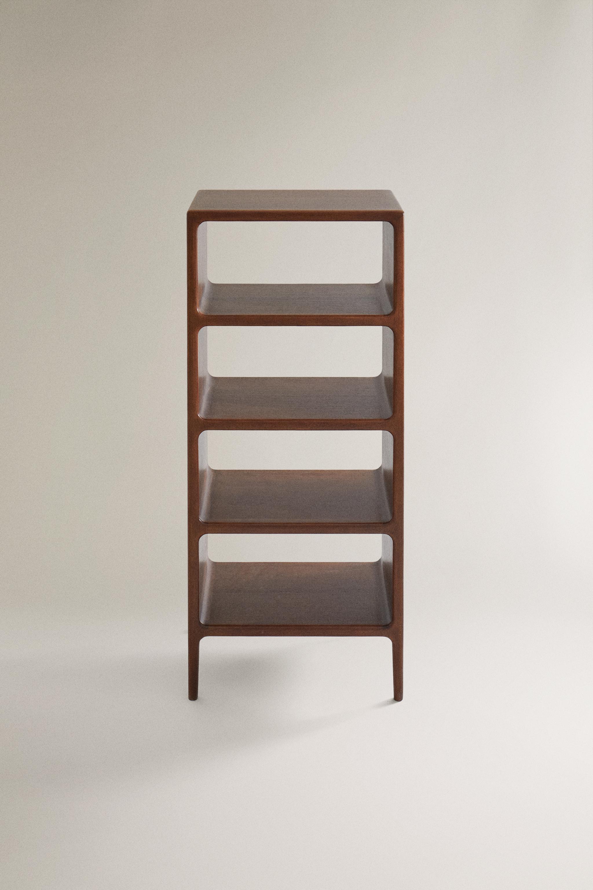 TALL SHELVING UNIT